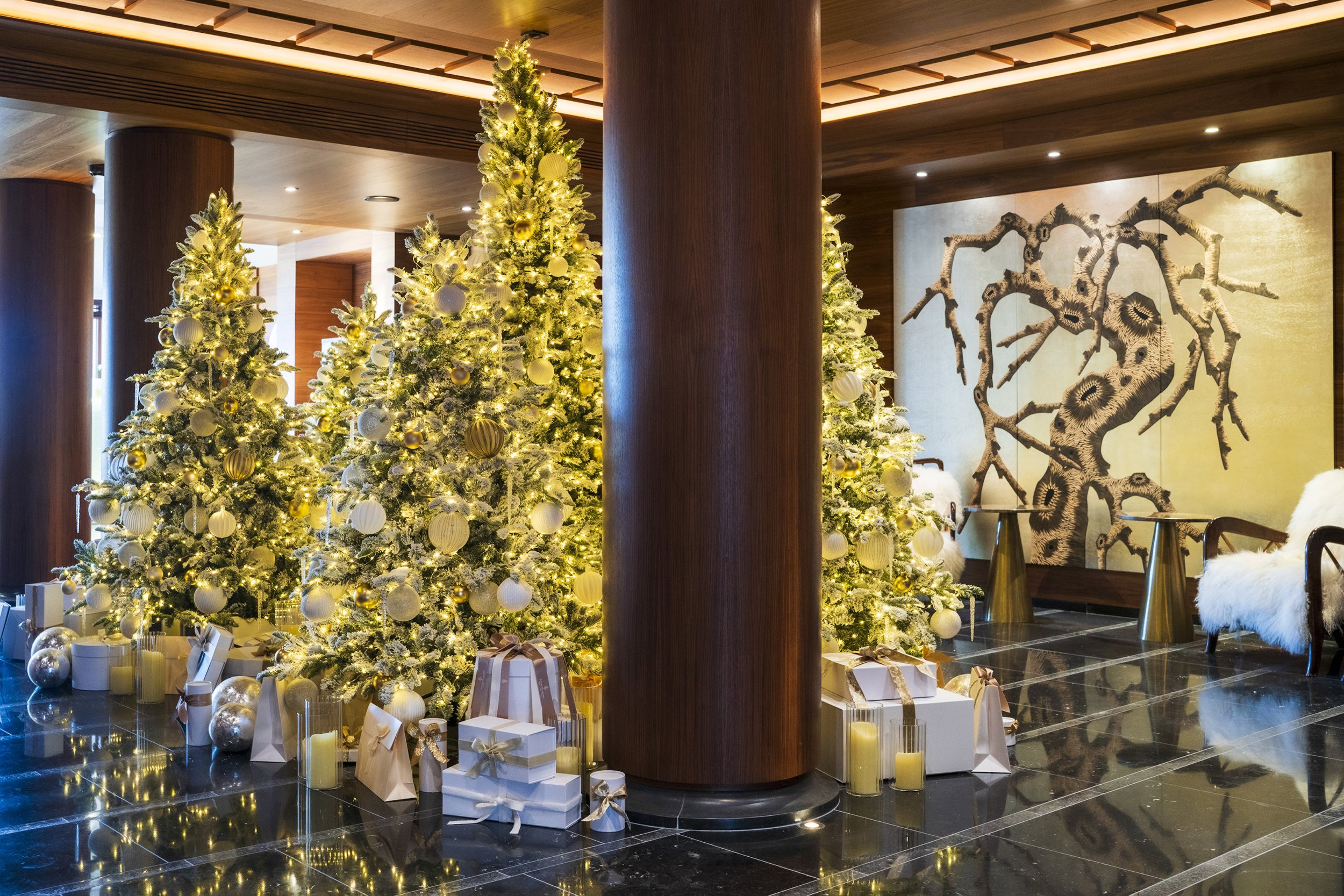 04-festive-interior.jpg