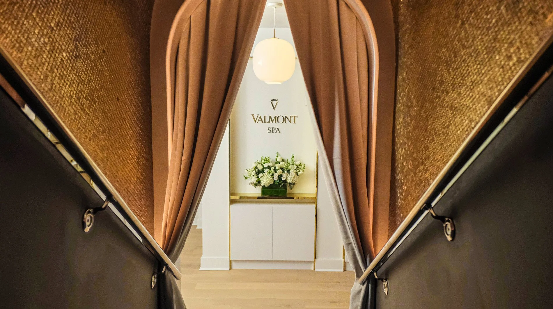 the-carlyle-a-rosewood-hotel-spa-entrance-new.jpg