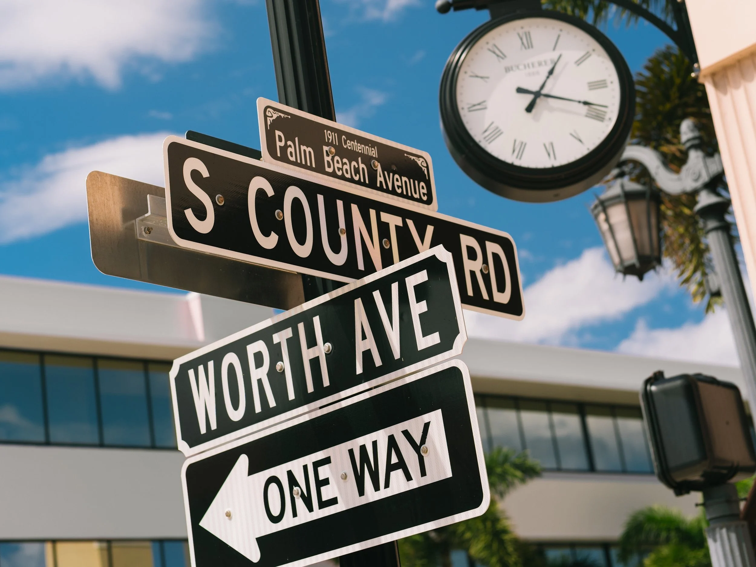 41-worth-avenue-street-sign-and-clock.jpg