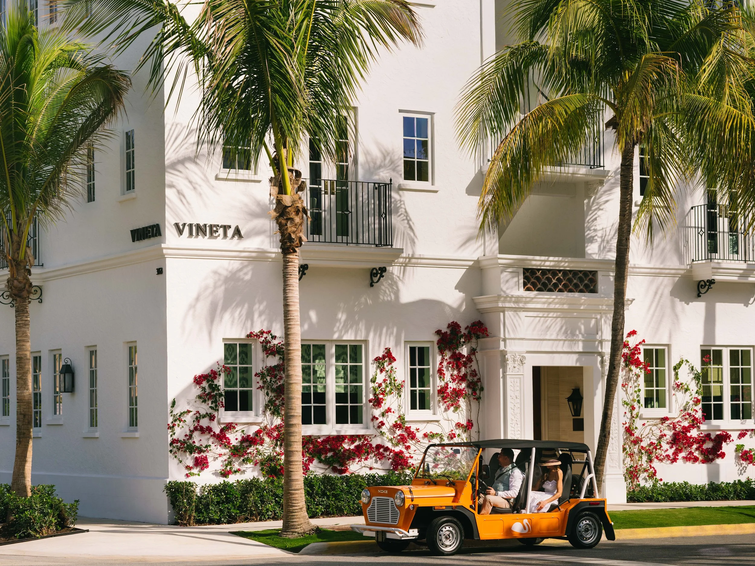04-hotel-entrance-and-landscaped-facade.jpg