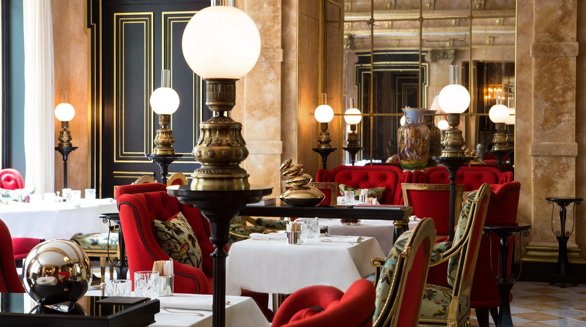 La-Reserve-Paris-grand-salon.jpg