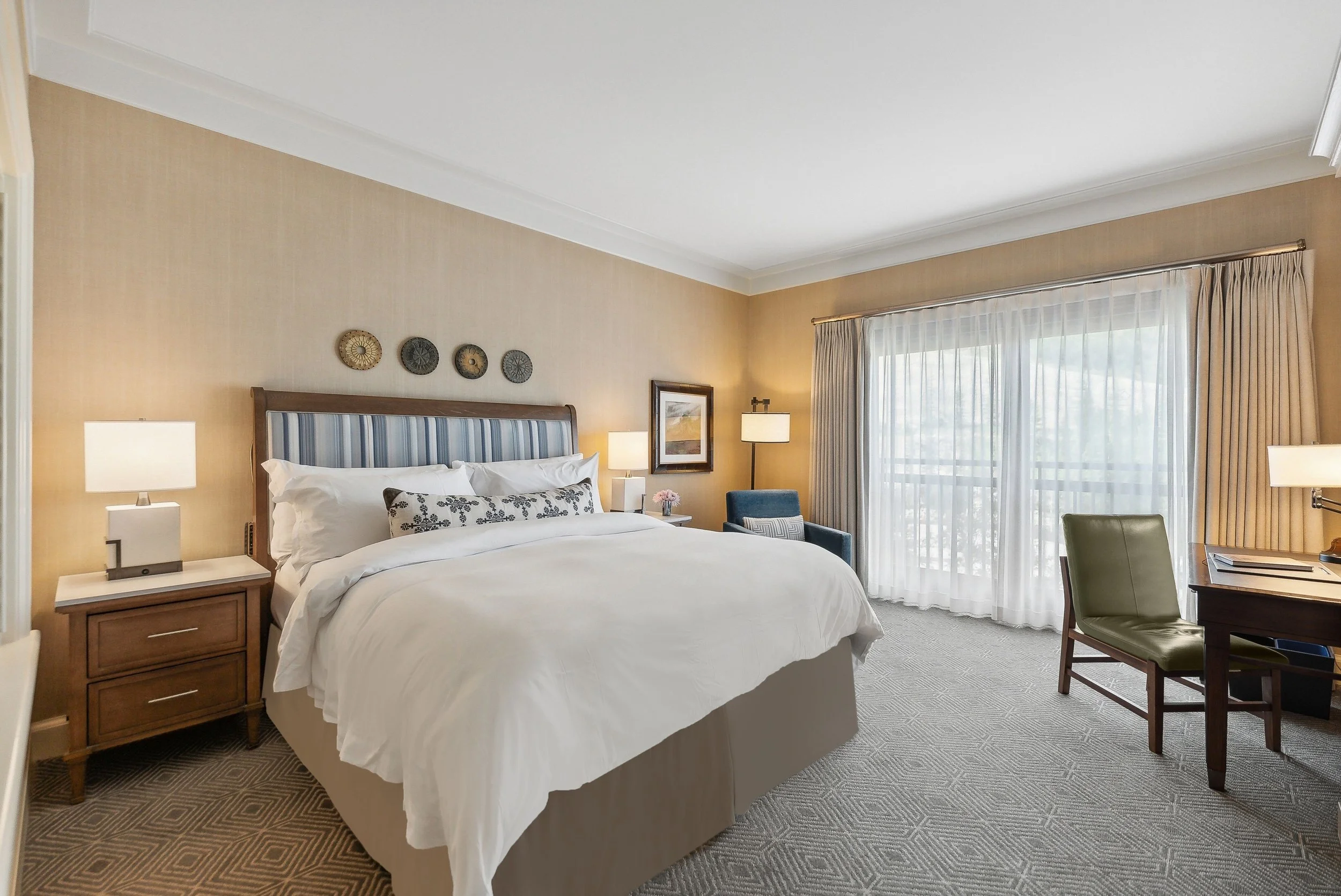 06-valley-view-king-room.jpg