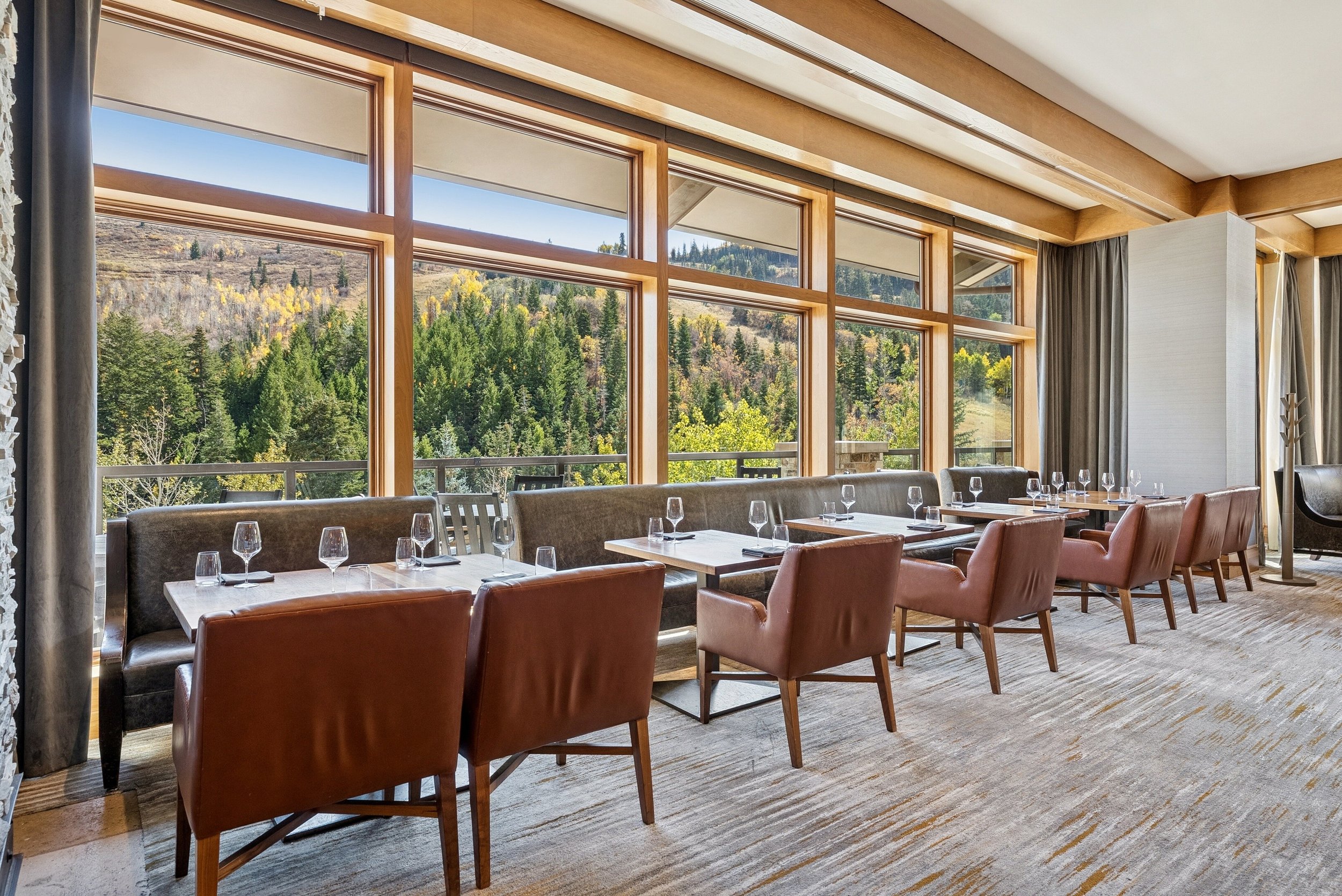 15-rime-tables-beside-broad-mountain-facing-windows.jpg