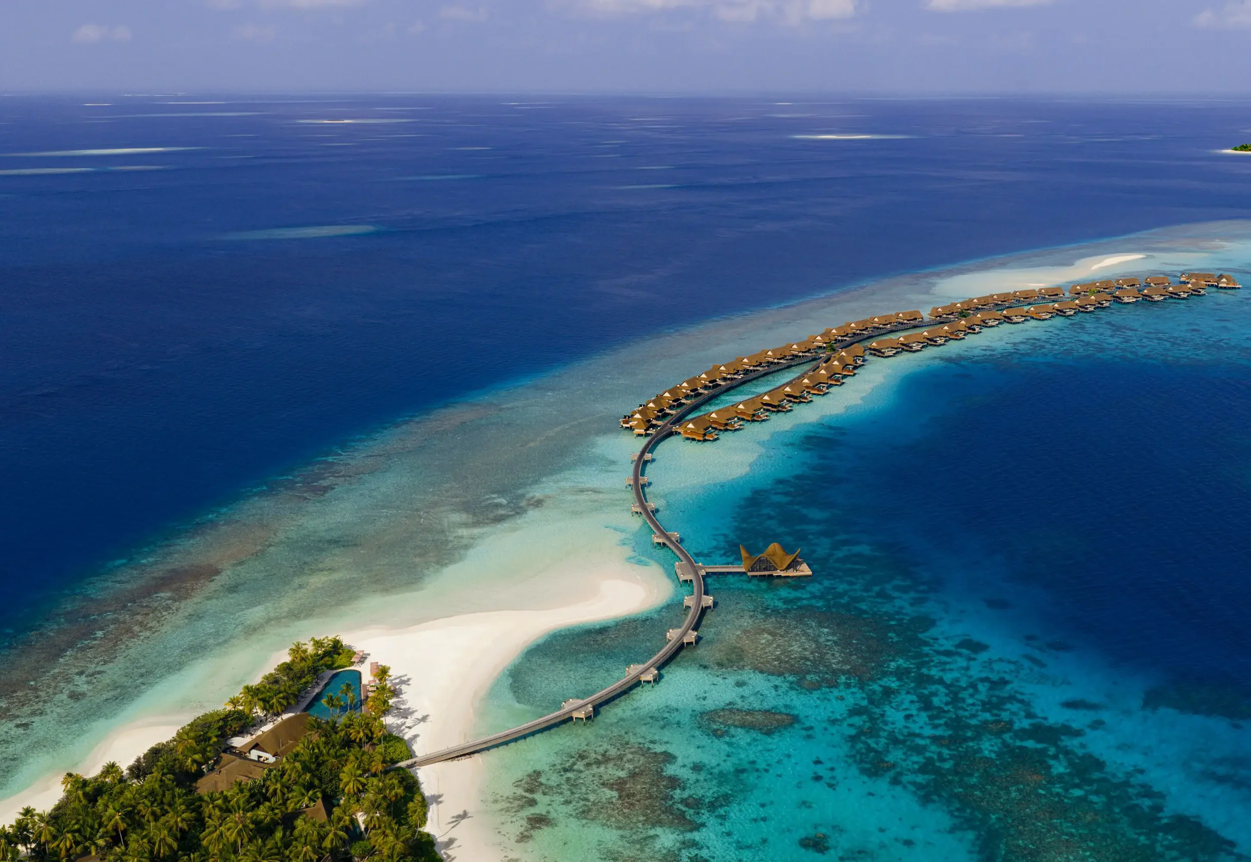 joali-maldives-island-aerial-_2900x2000px-1.jpg.webp