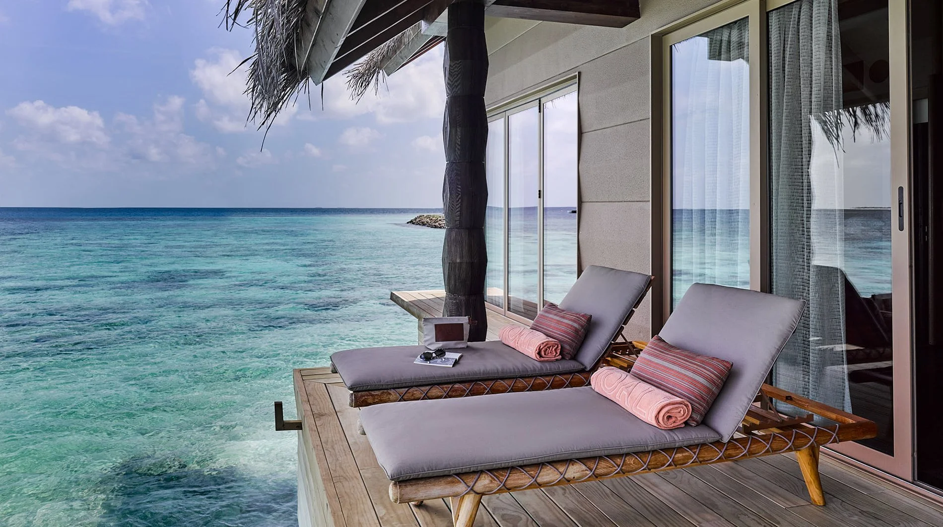 joali-maldives-spa-relaxing-area.jpg