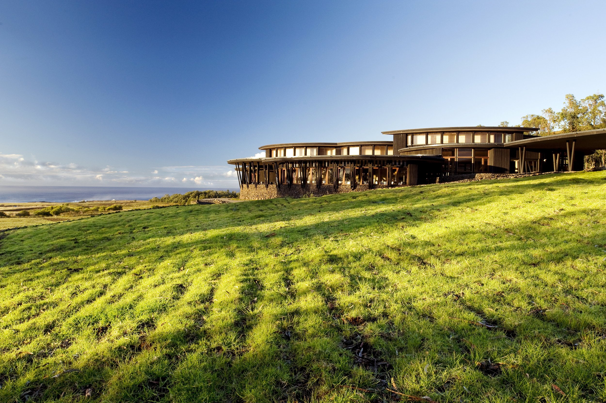 04-explora-lodge-across-the-grassland.jpg