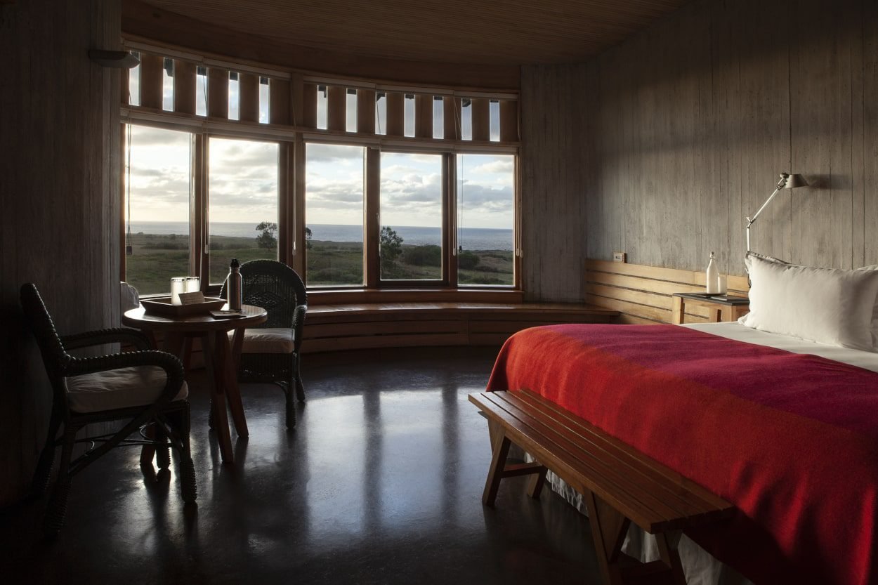 25-raa-suite-interior-and-ocean-outlook.jpg