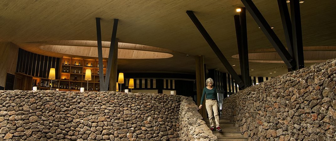 21-stone-walls-and-the-lodge-entrance.jpg