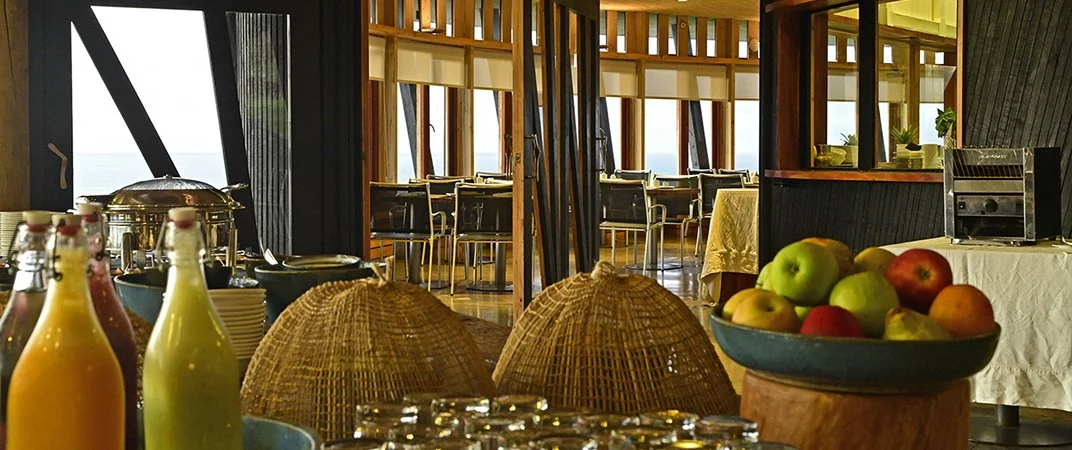 24-breakfast-service-in-the-lodge.jpg