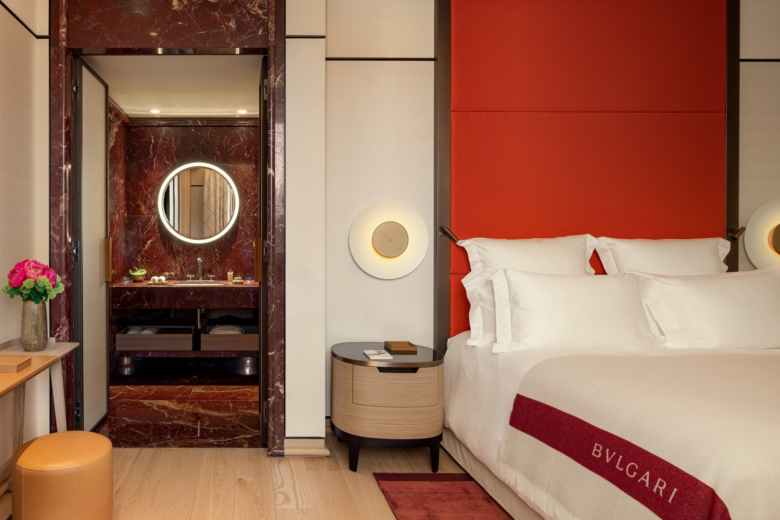 07-deluxe-room.jpeg