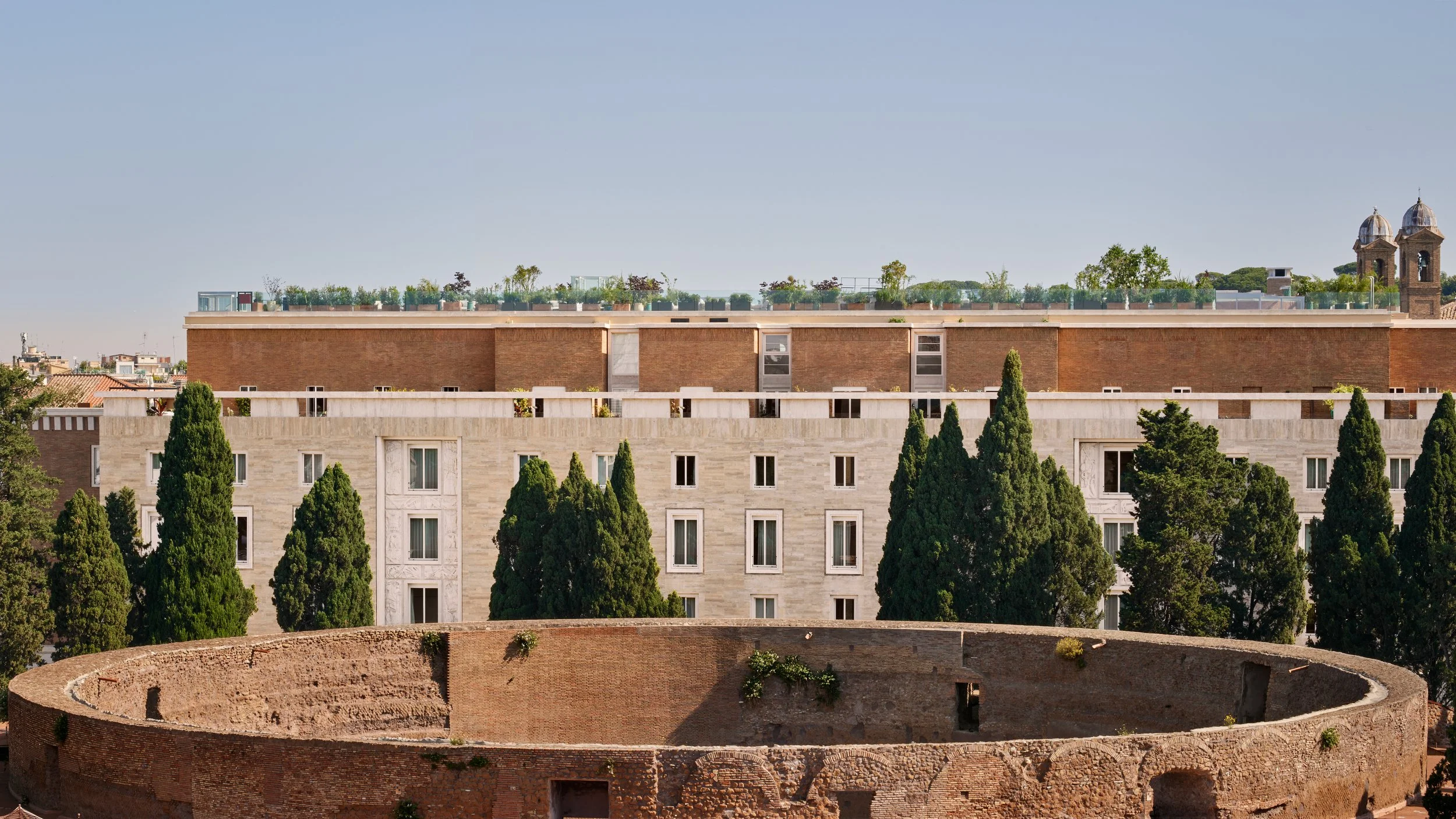 01-hotel-facade-facing-the-mausoleum-of-augustus.jpg