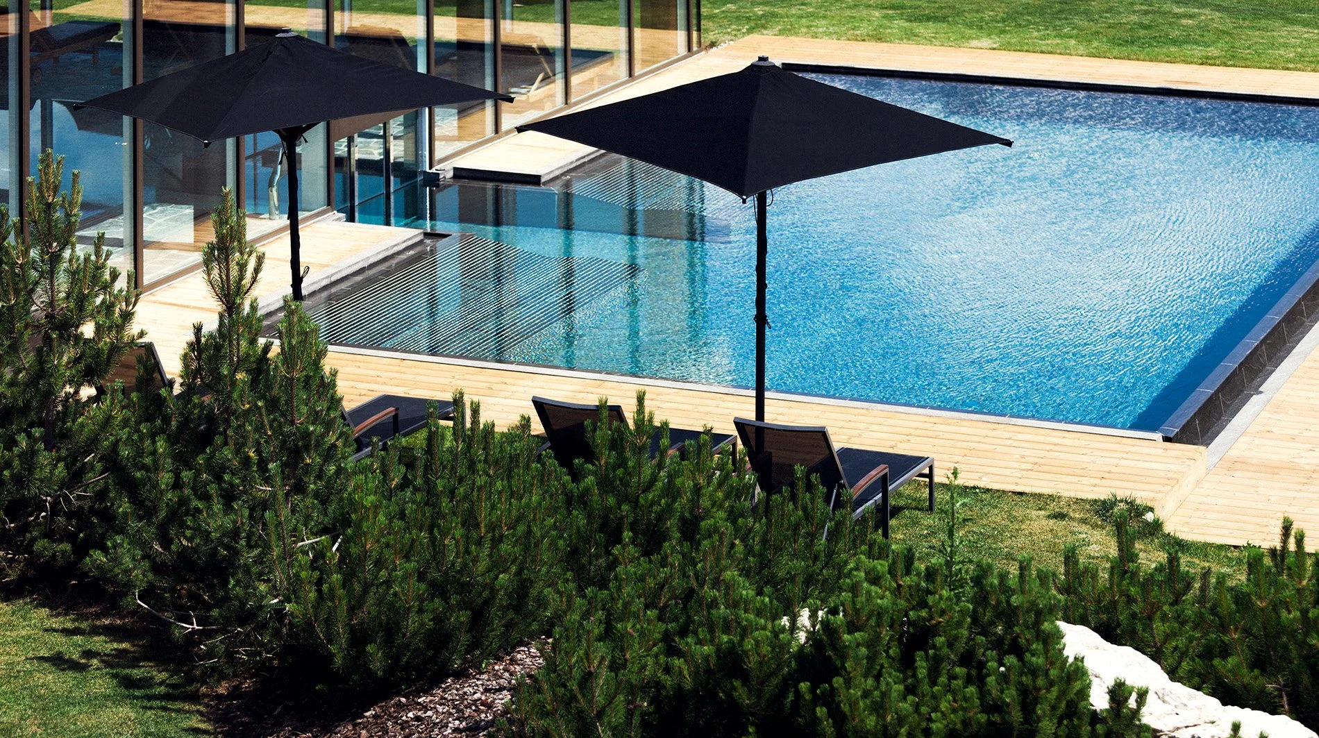alpina-dolomites-outdoor-pool-summer.jpg