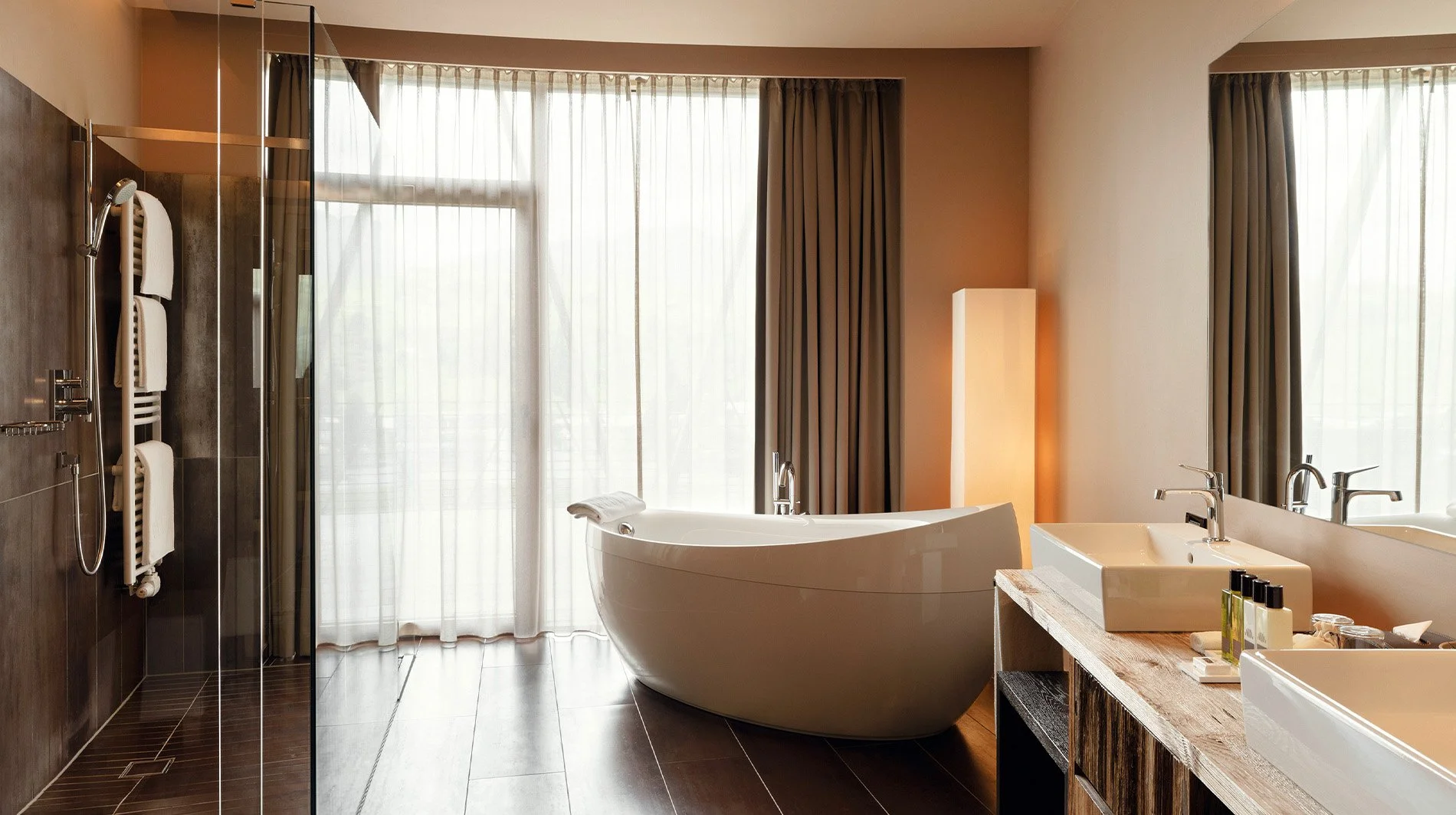 alpina-dolomites-suite-bathroom.jpg