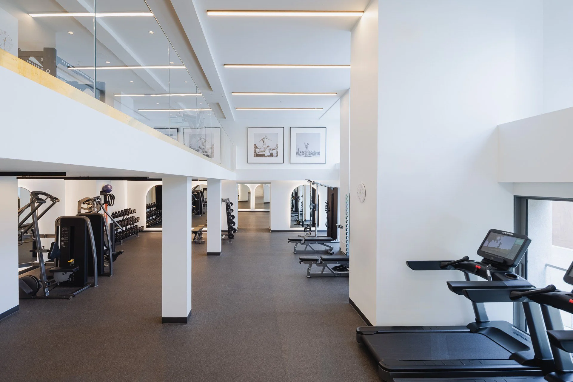 24-hotel-fitness-center.jpg