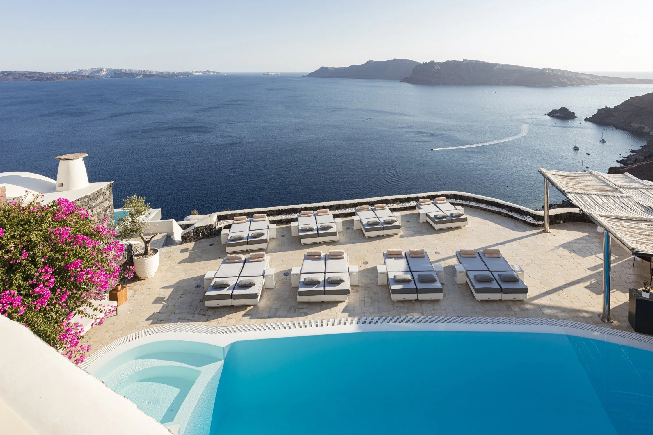 02-main-pool-and-caldera-facing-sun-terrace.jpg