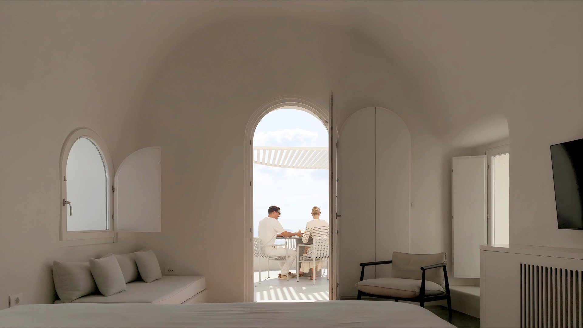 36-in-room-dining-viewed-through-a-curved-interior.jpg