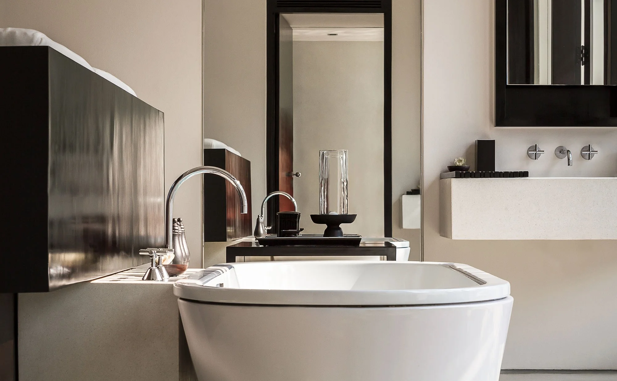 12-suite-bathroom-with-twin-basins-and-bathtub.jpg