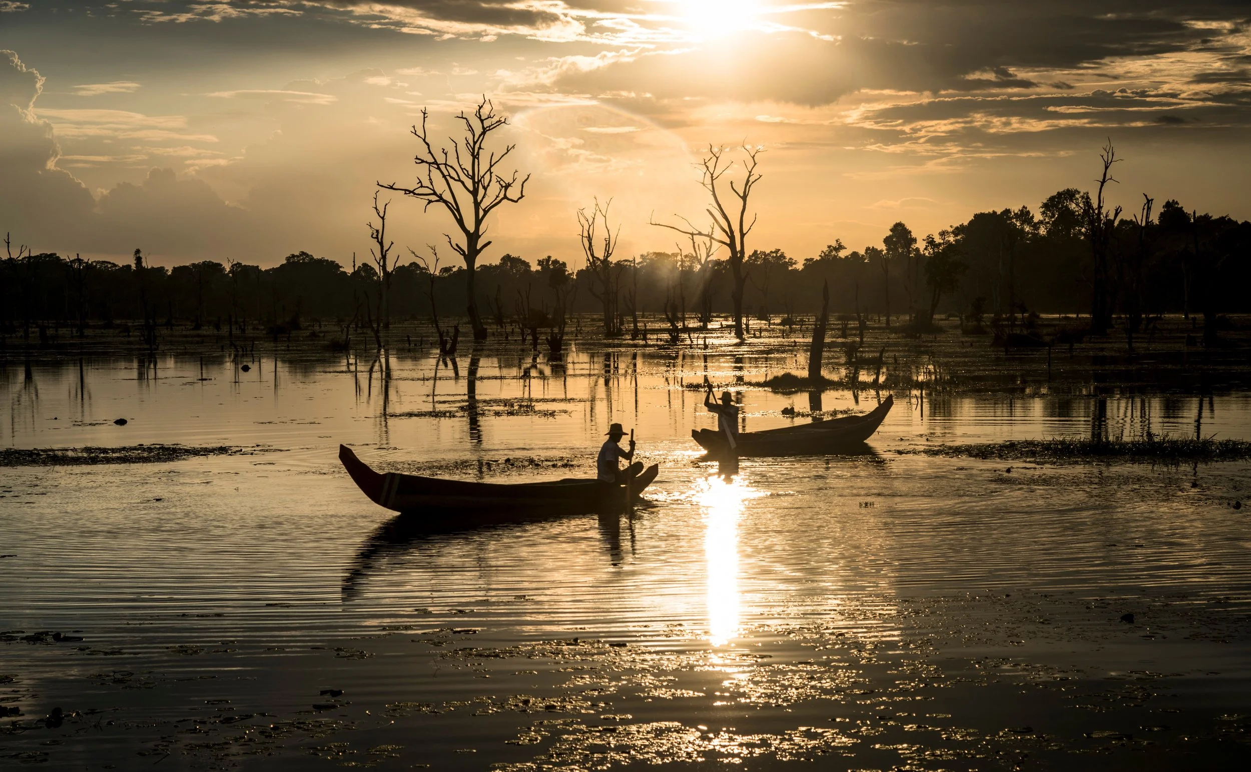 33-boating-scene-in-golden-evening-light-near-siem-reap.jpg