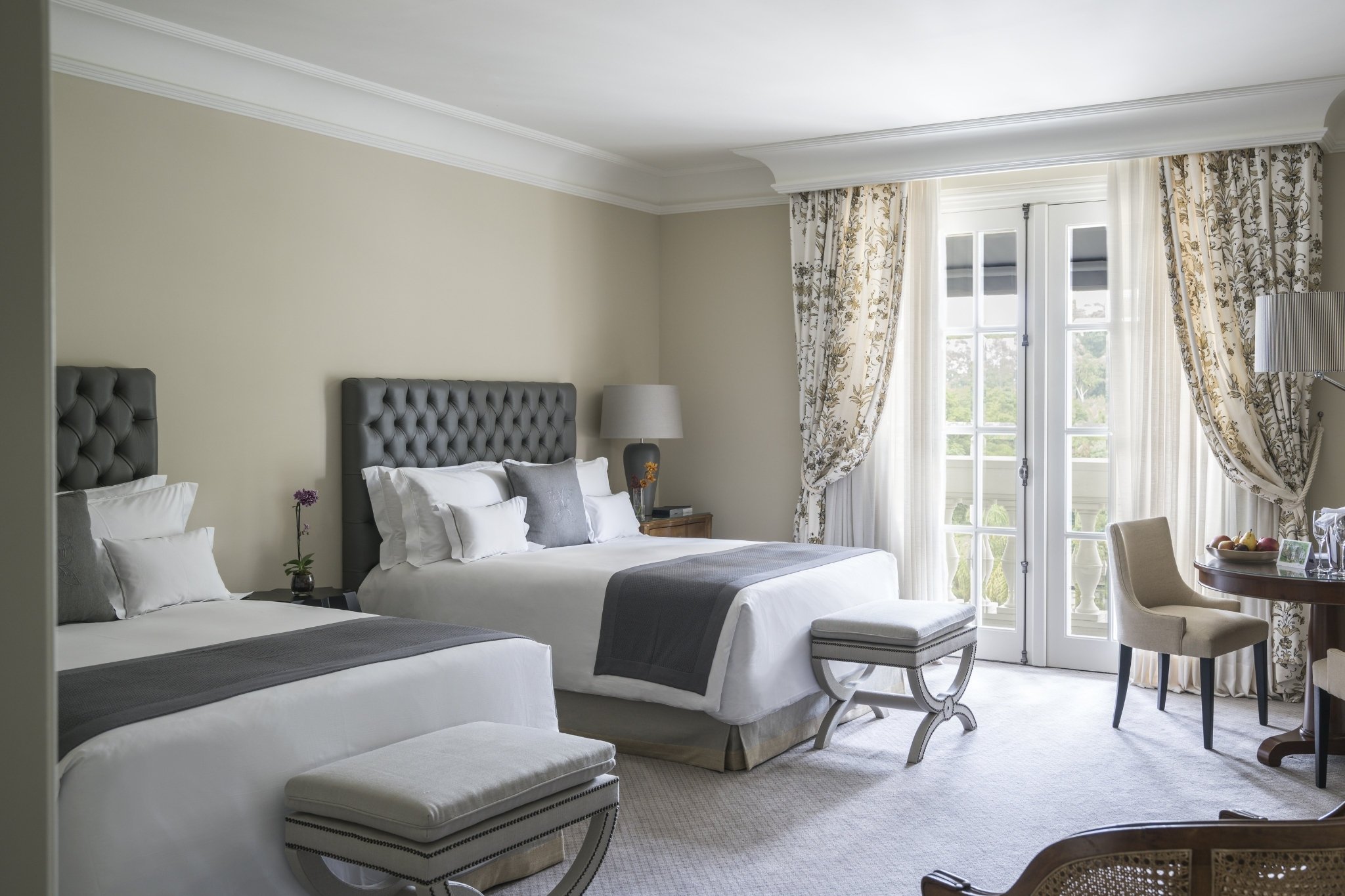 06-deluxe-double-double-with-two-beds.jpg