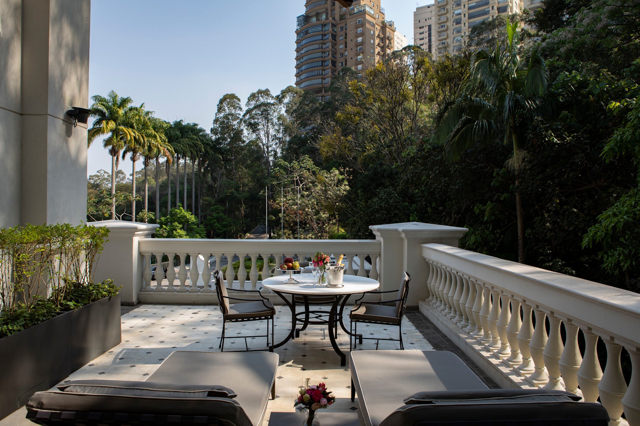 03-a-furnished-terrace-facing-the-park.jpg
