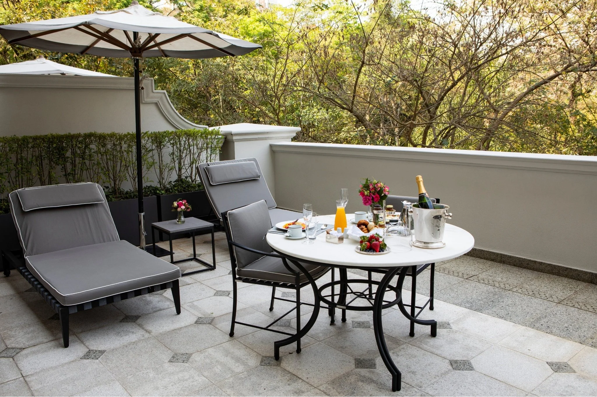 10-deluxe-junior-suite-terrace-outdoor-seating.jpg