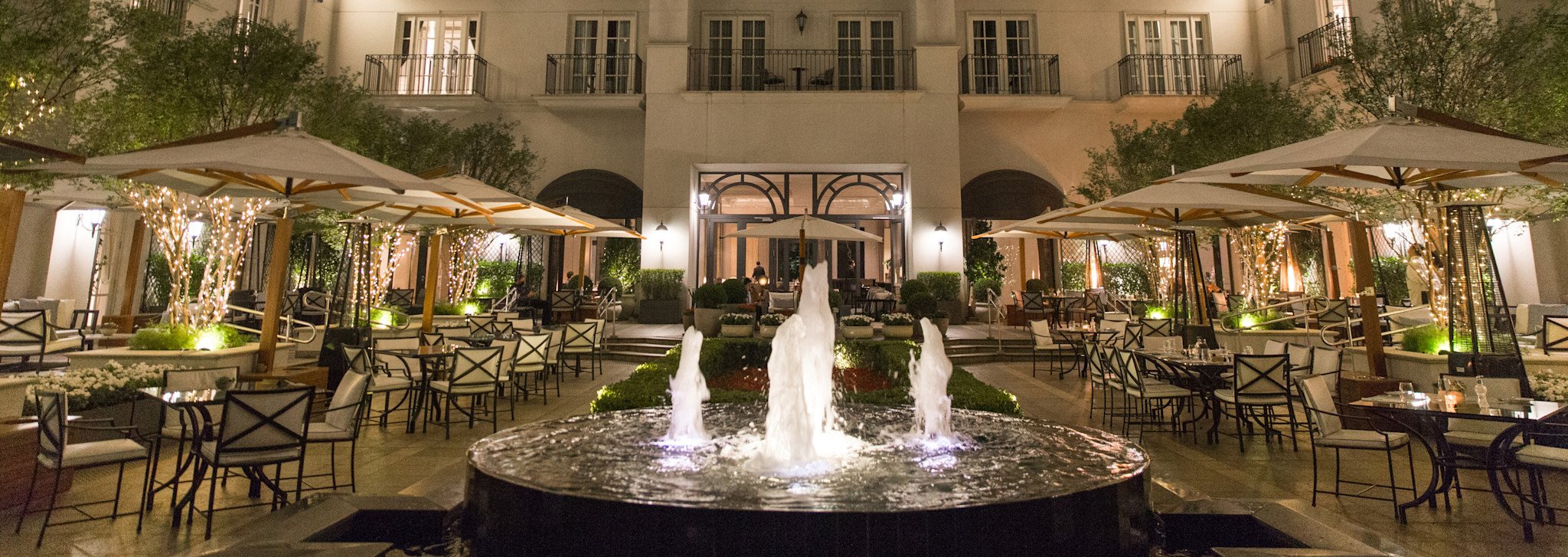 25-pateo-do-palacio-terrace-at-night.jpg