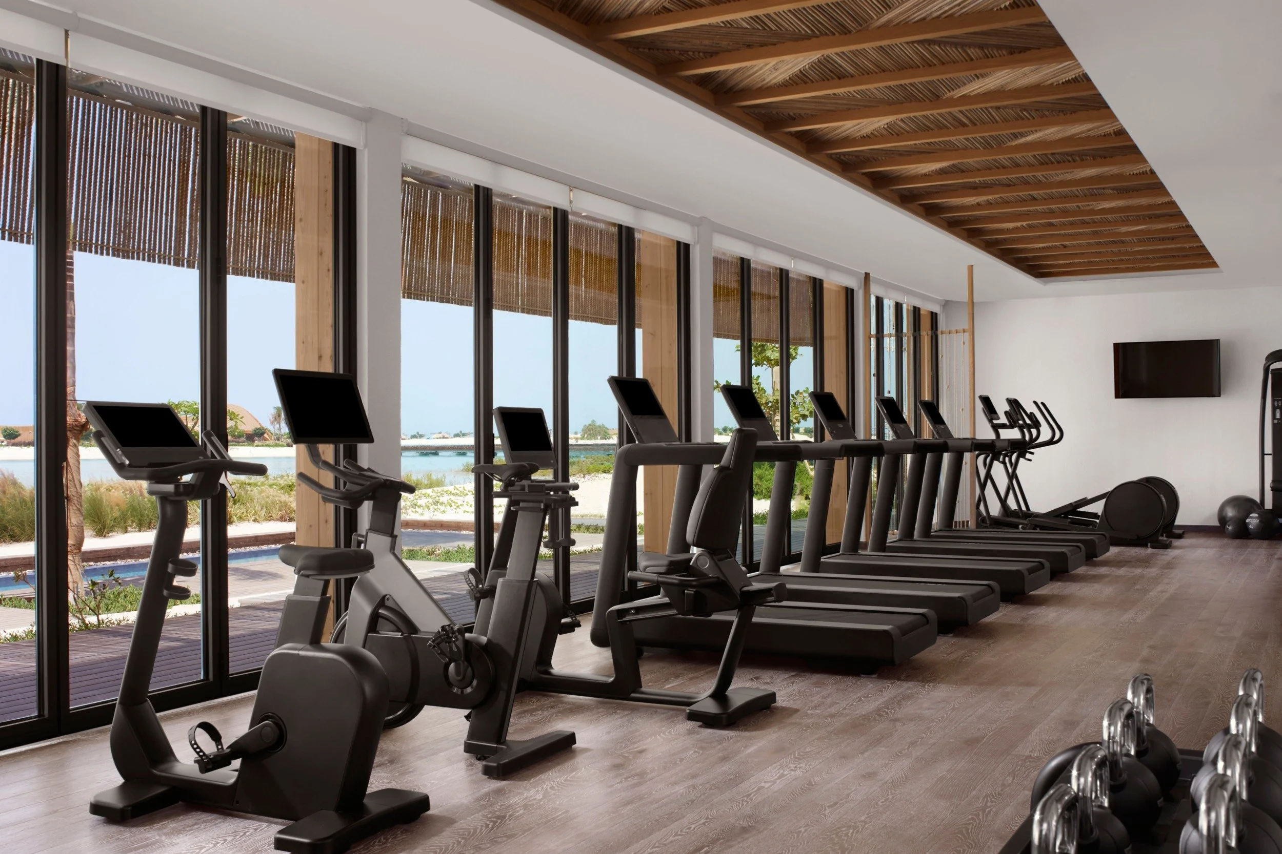 24-fitness-center-overlooking-the-water.jpg
