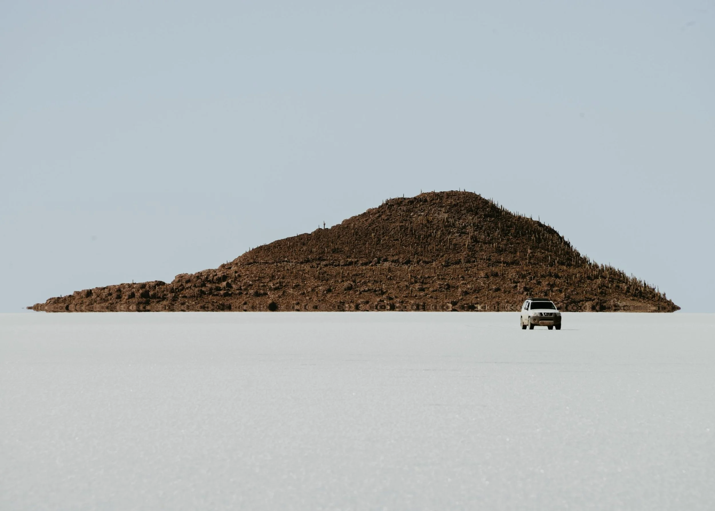 16-four-wheel-drive-vehicle-beside-an-island-in-the-salar.jpg