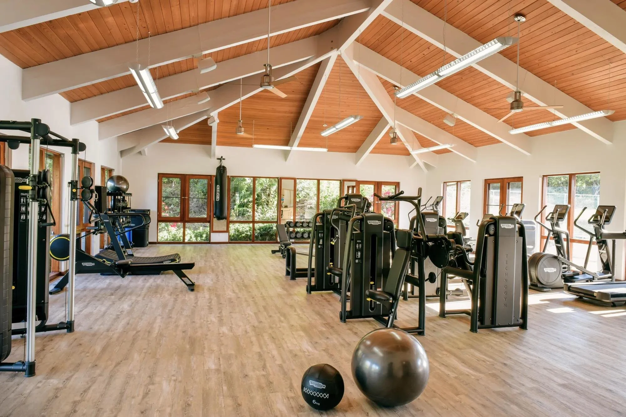 42-fitness-center.jpg