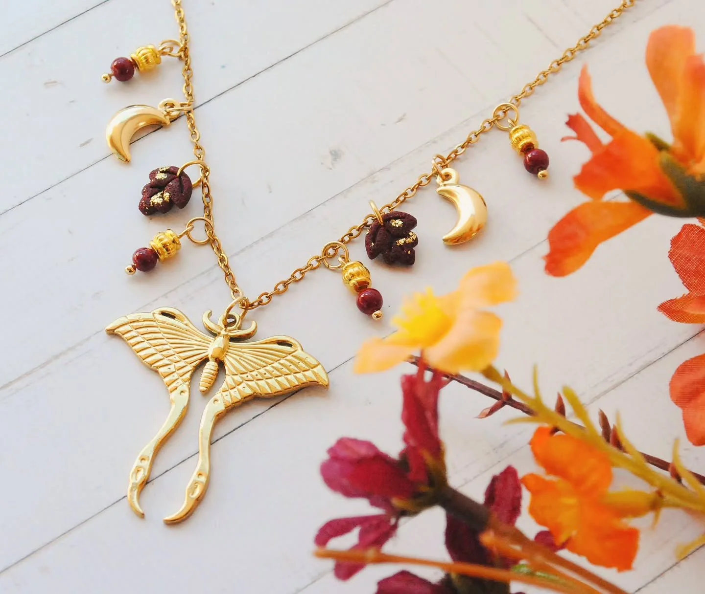 ✨ Vous les avez ador&eacute;s&hellip; alors j&rsquo;en fabrique encore! ✨

Mes colliers ont &eacute;t&eacute; parmi vos grands favoris sur ma table lors de mon dernier march&eacute; 💖

Vous avez particuli&egrave;rement craqu&eacute; pour les collier