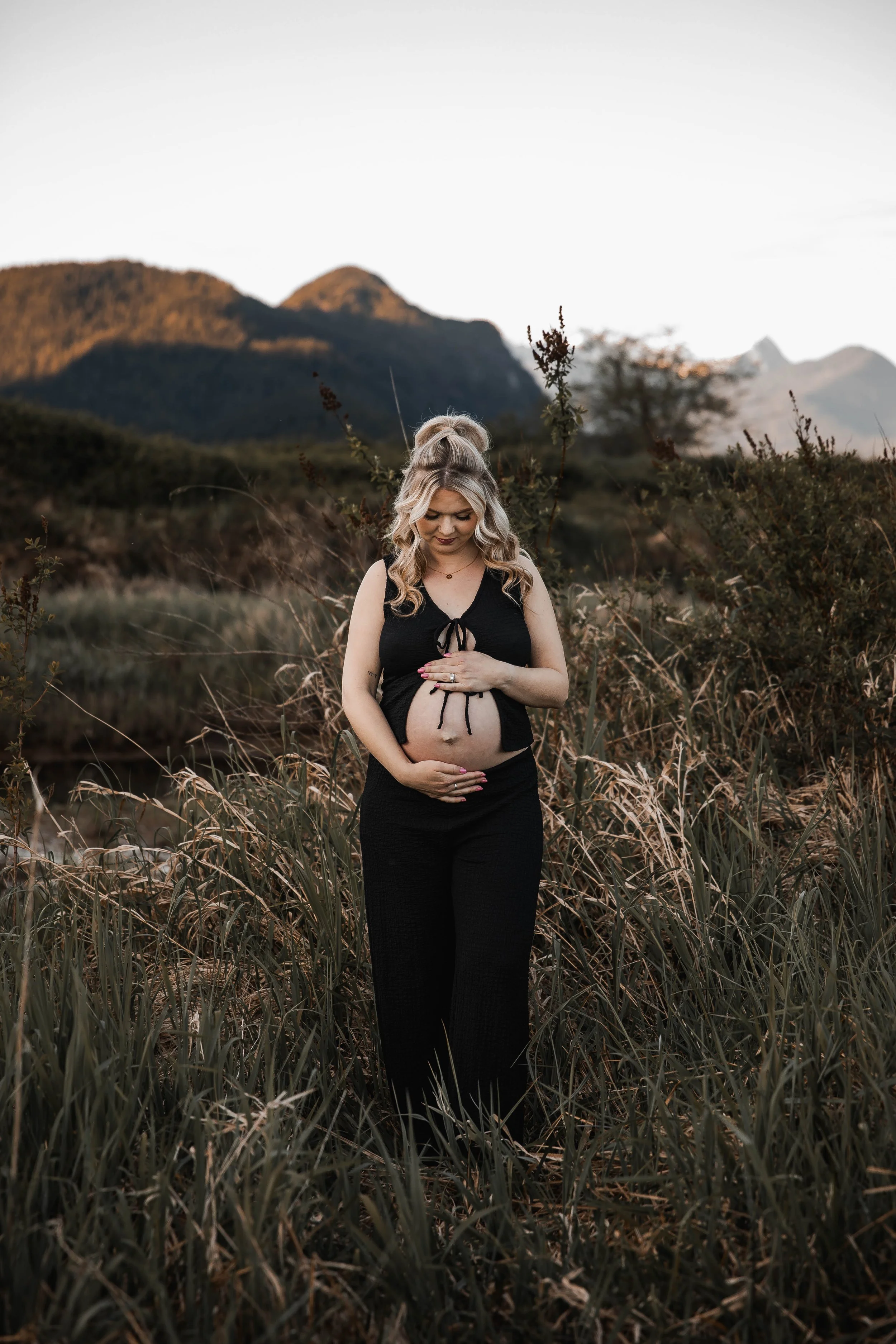Maternity golden hour in Pitt Meadows 