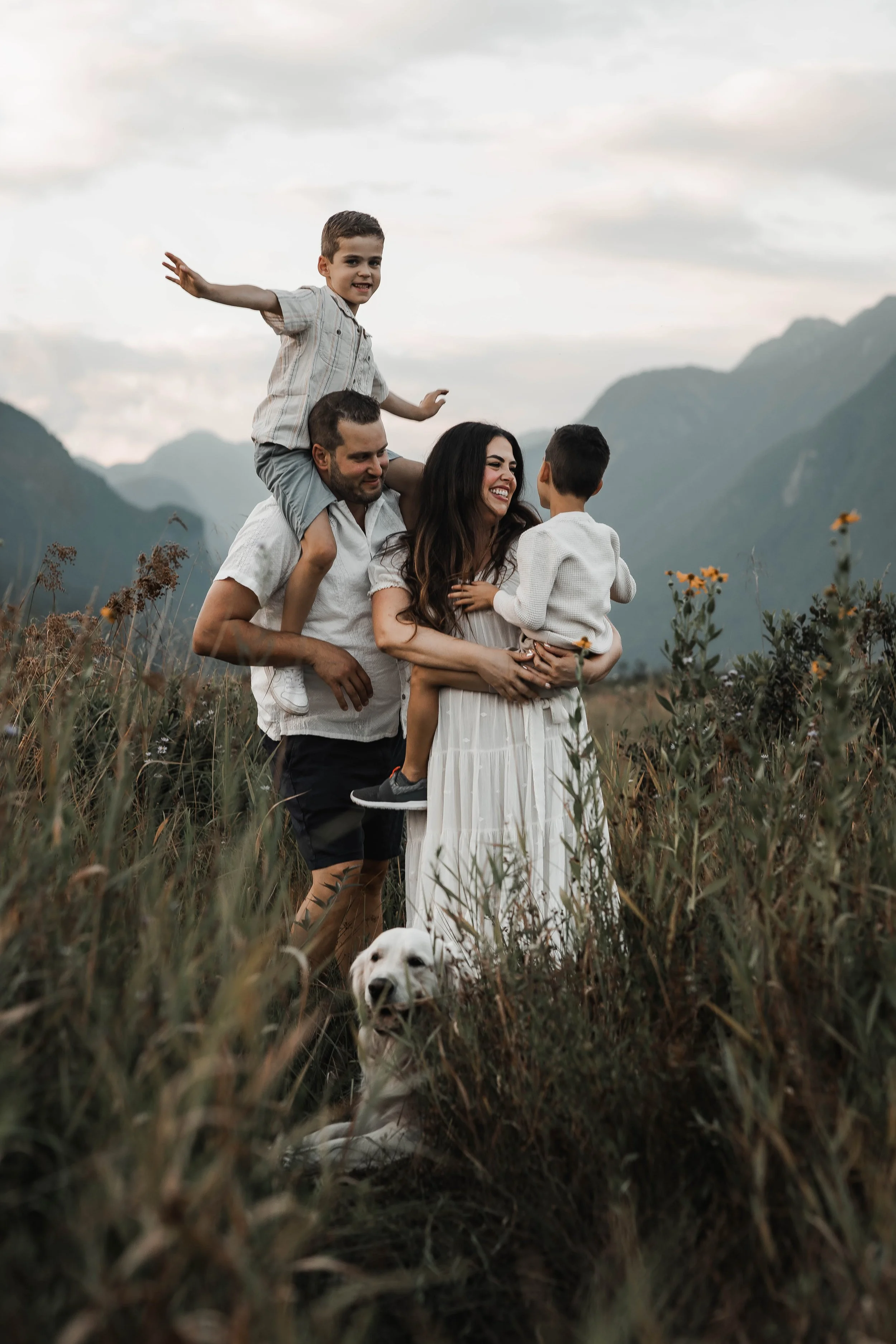 Timeless family photos filled with authentic moments and joyful memories.
