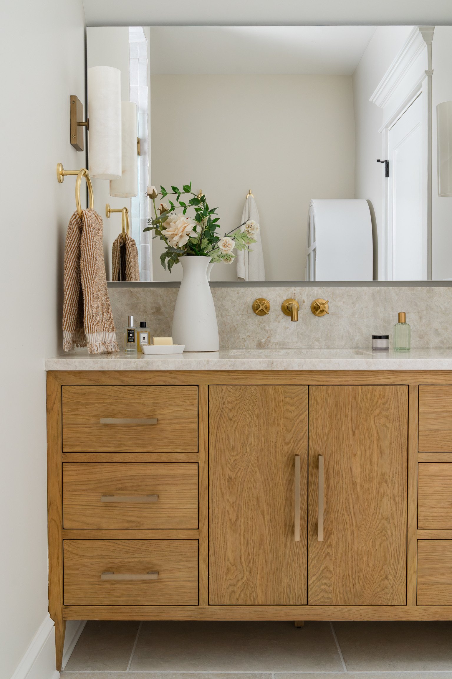 A Guest Bathroom in Oak and Soft Neutrals