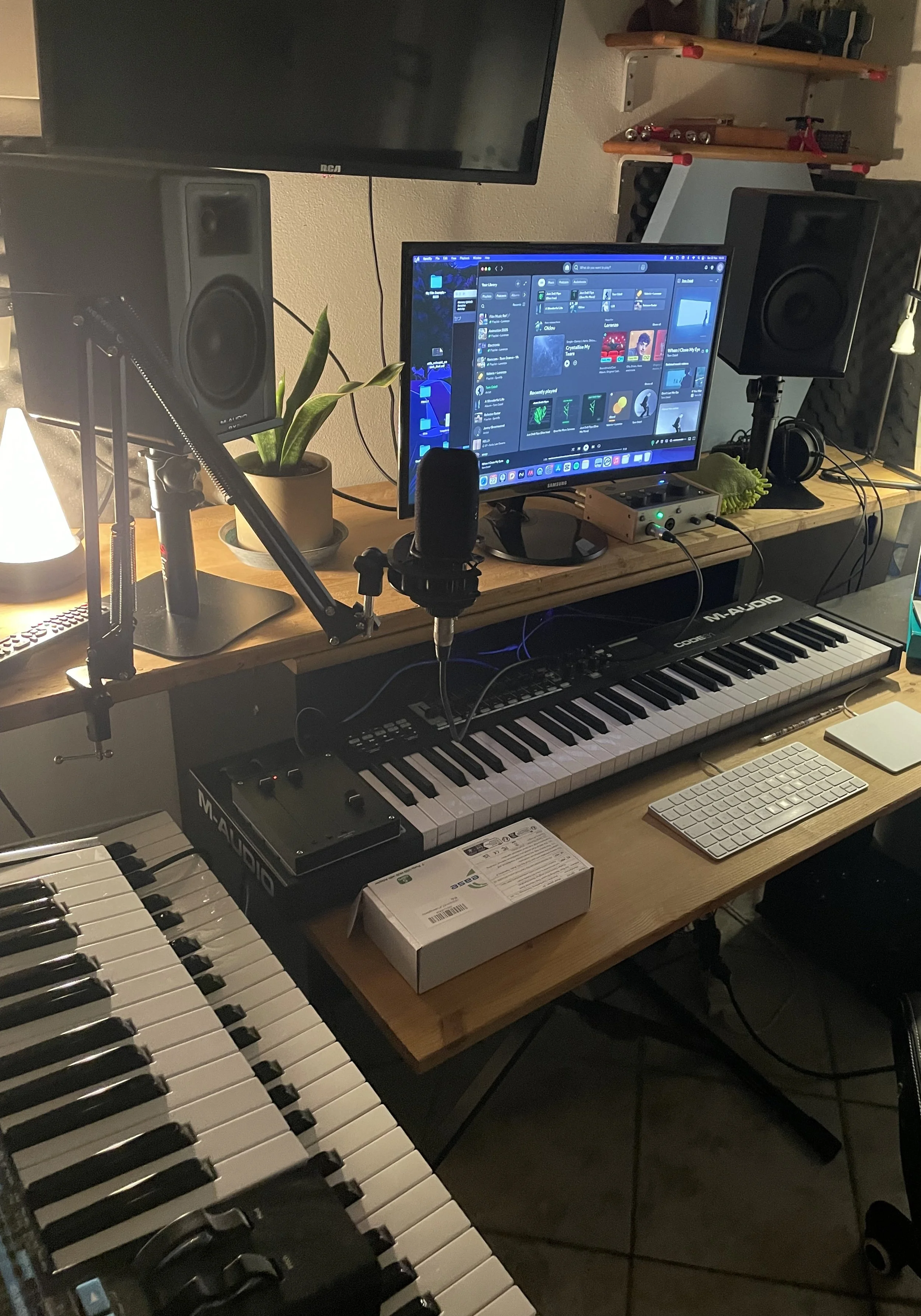 Studio Pic Night - Nov 2025 - v1.jpg