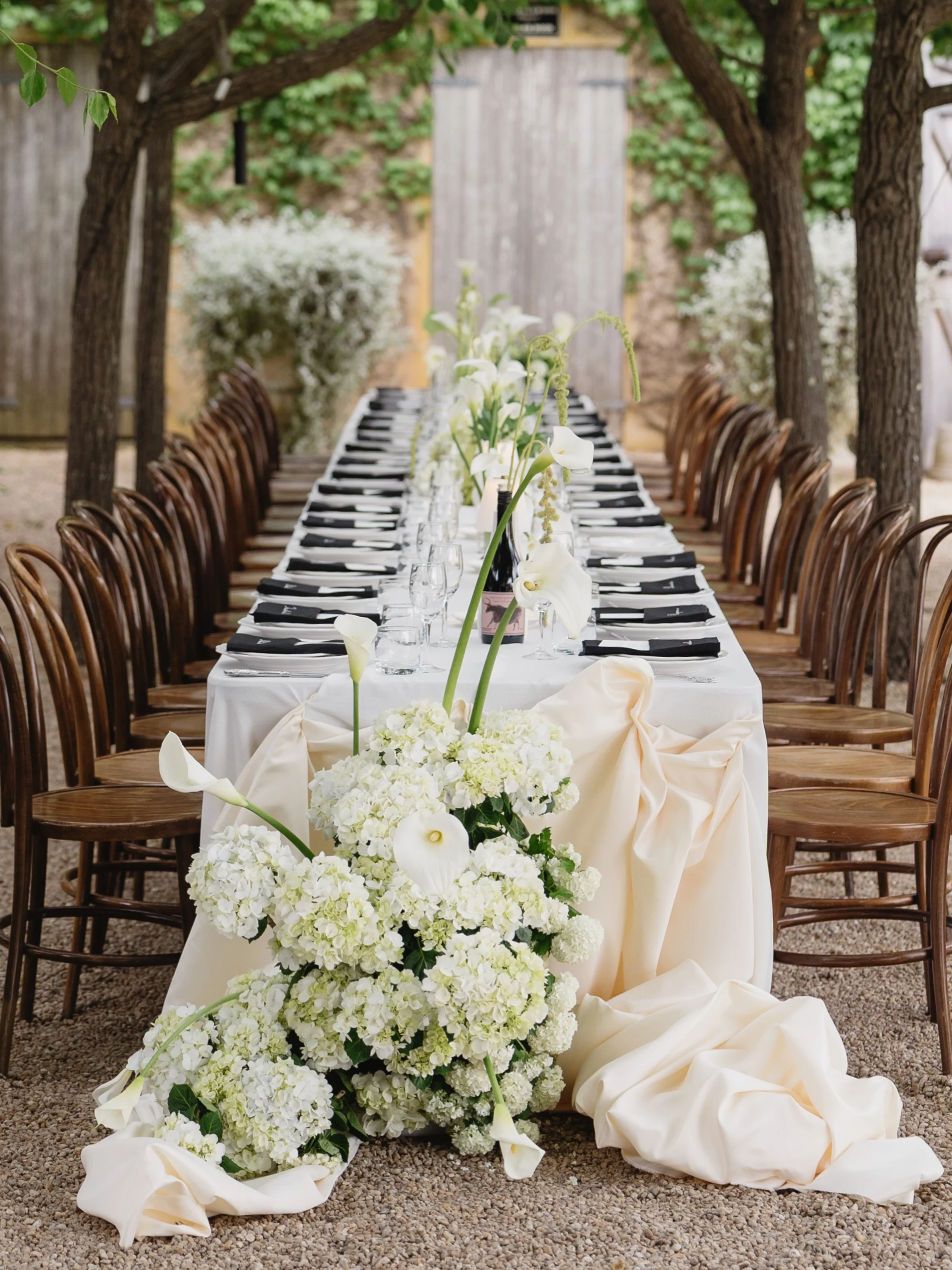 Another look at a day we&rsquo;ll never stop thinking about. Full stationery and invitation suite designed by us, made to feel like it had always belonged there 🤍 @_paris_kay_ @krinklewood 
📷 @unseenonfilm
@paris_kay
@krinklewood
@studio.amore___