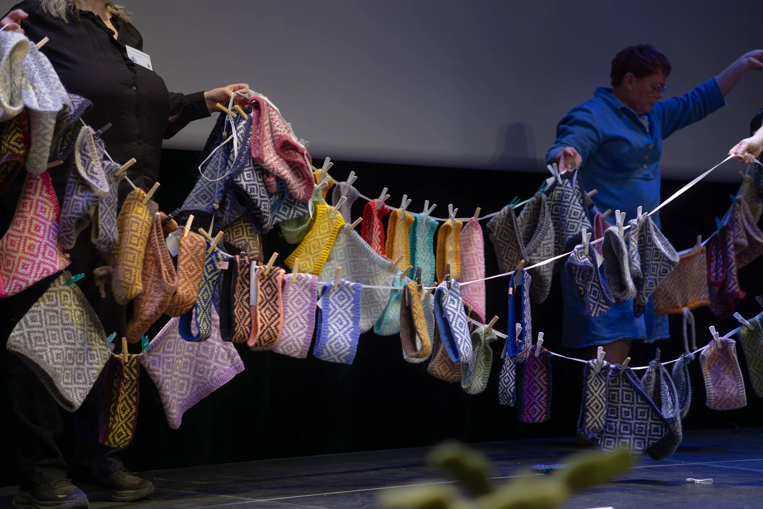 Festivalsamstrikk frå 2026. Design av Ulltråd, Elise Nygård. 