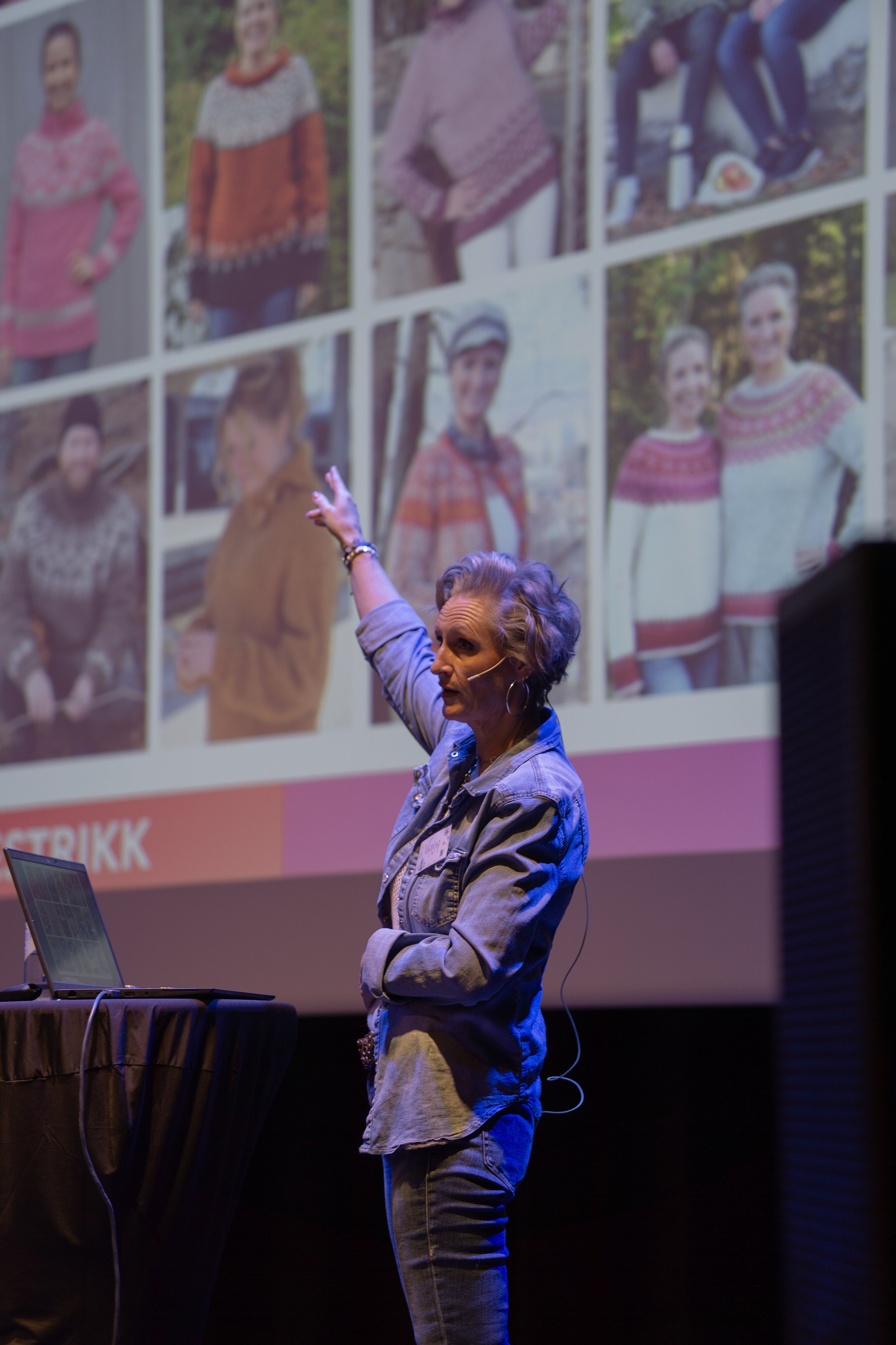 Vanja Blix Langsrud, Vanjastrikk, held foredrag under sunnmøre Strikkefestival 2026