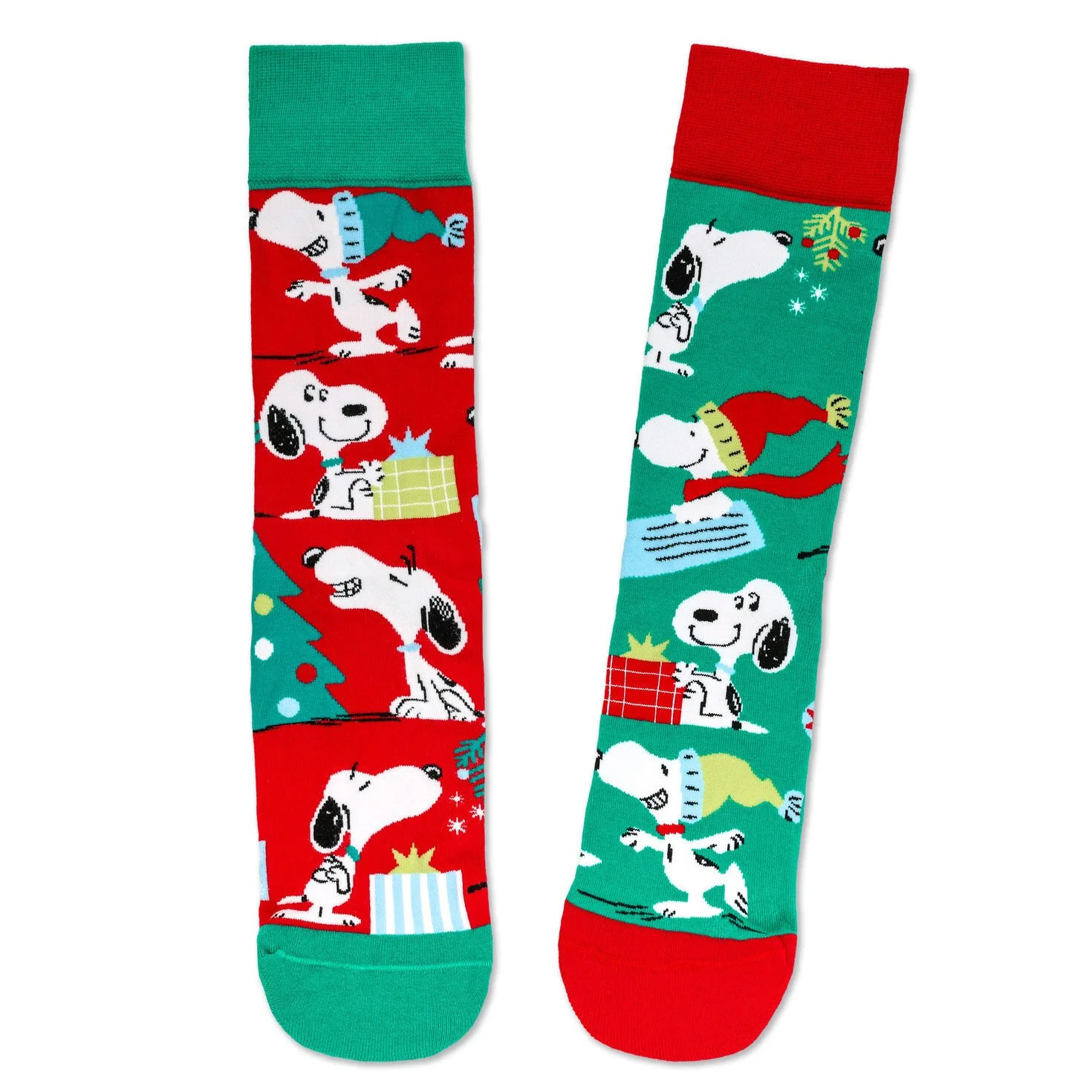Snoopy-Holiday-Scenes-Novelty-Crew-Socks_1XKT9036_01.jpg