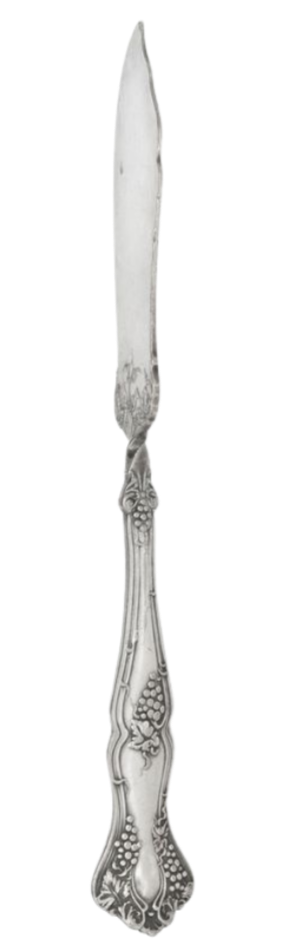 Cuchillo antiguo de plata con mango decorado y hoja de forma recta.