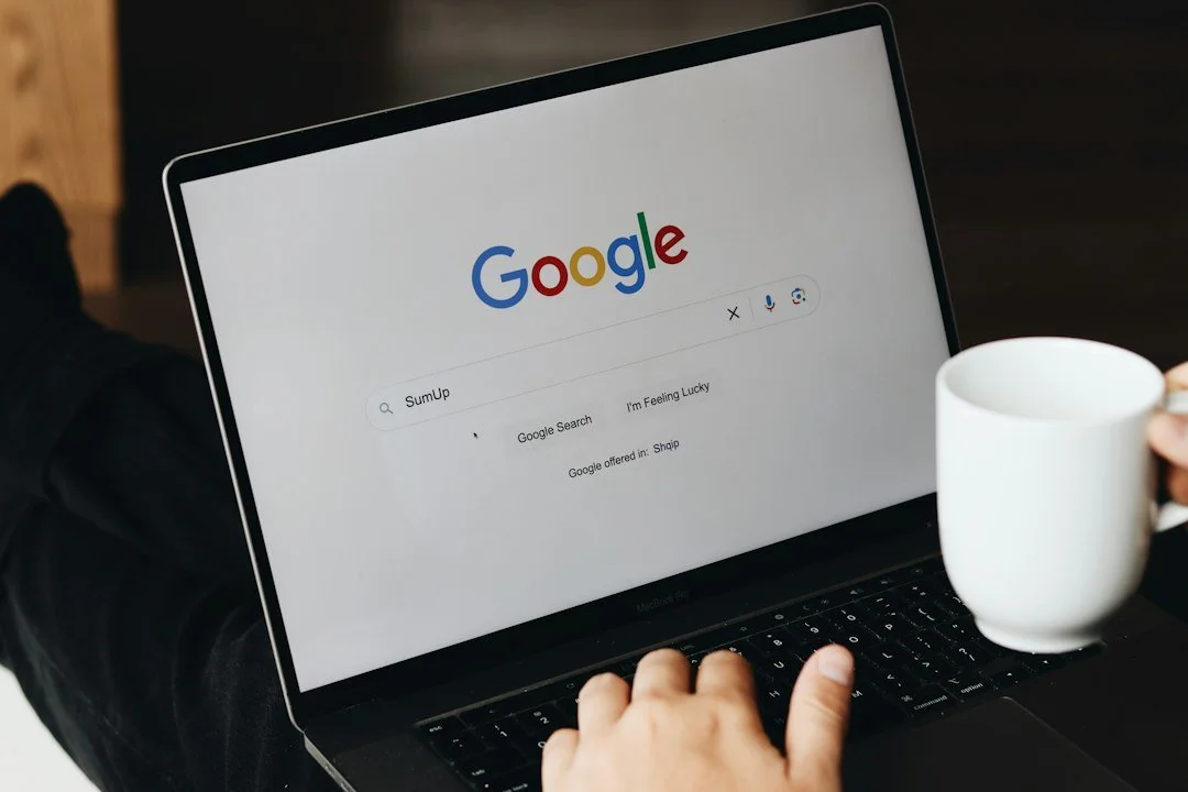 Être visible sur Google en Suisse romande : les priorités d’une PME