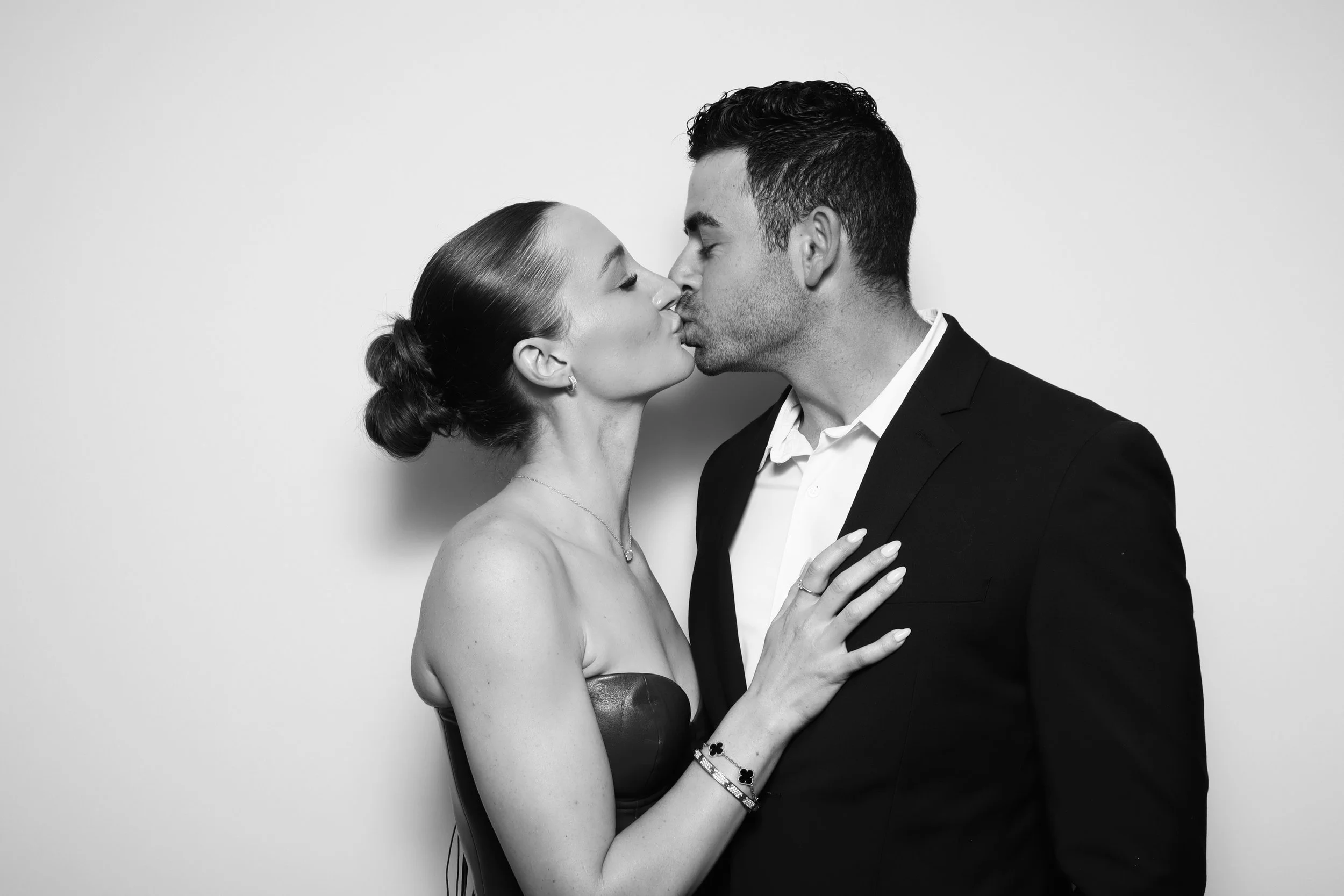 glam-photo-booth-costa-mesa.jpeg