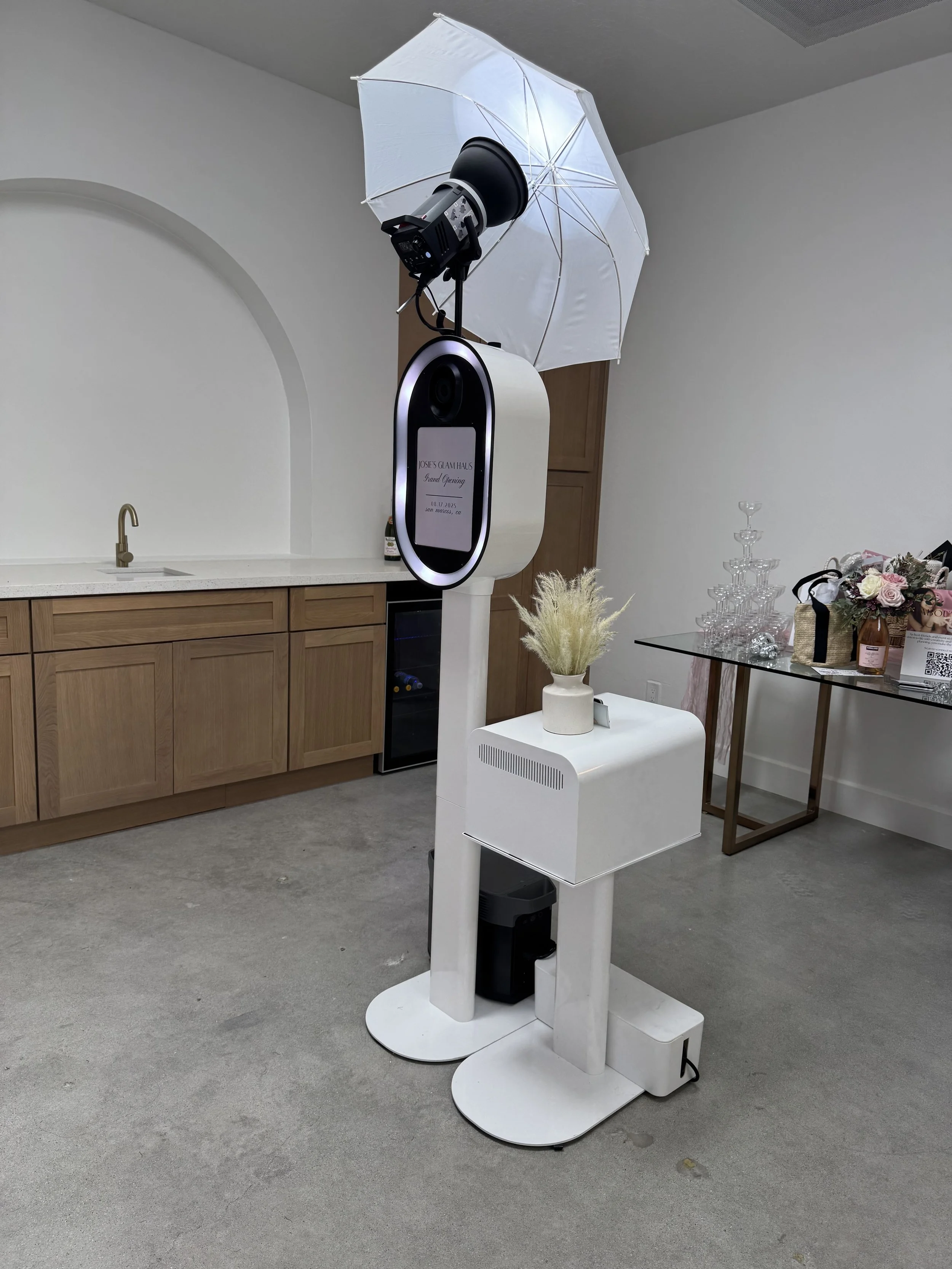 pure-luxe-photo-booth-modern-setup-southern-california.jpg.jpeg