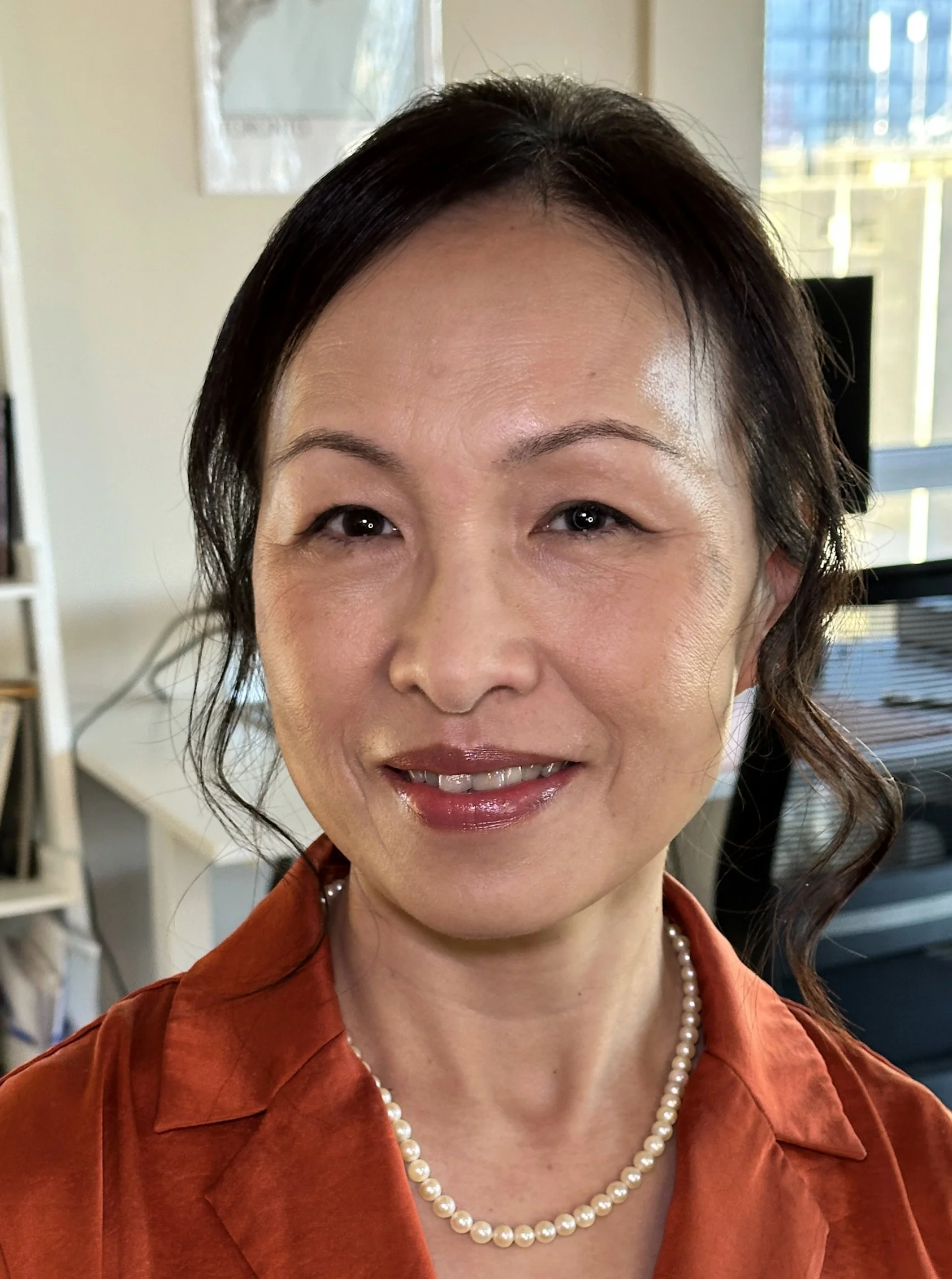 Mother of the bride with mature skin wearing natural, radiant makeup and low bun hairstyling by Toronto makeup artist Alanna Tran.