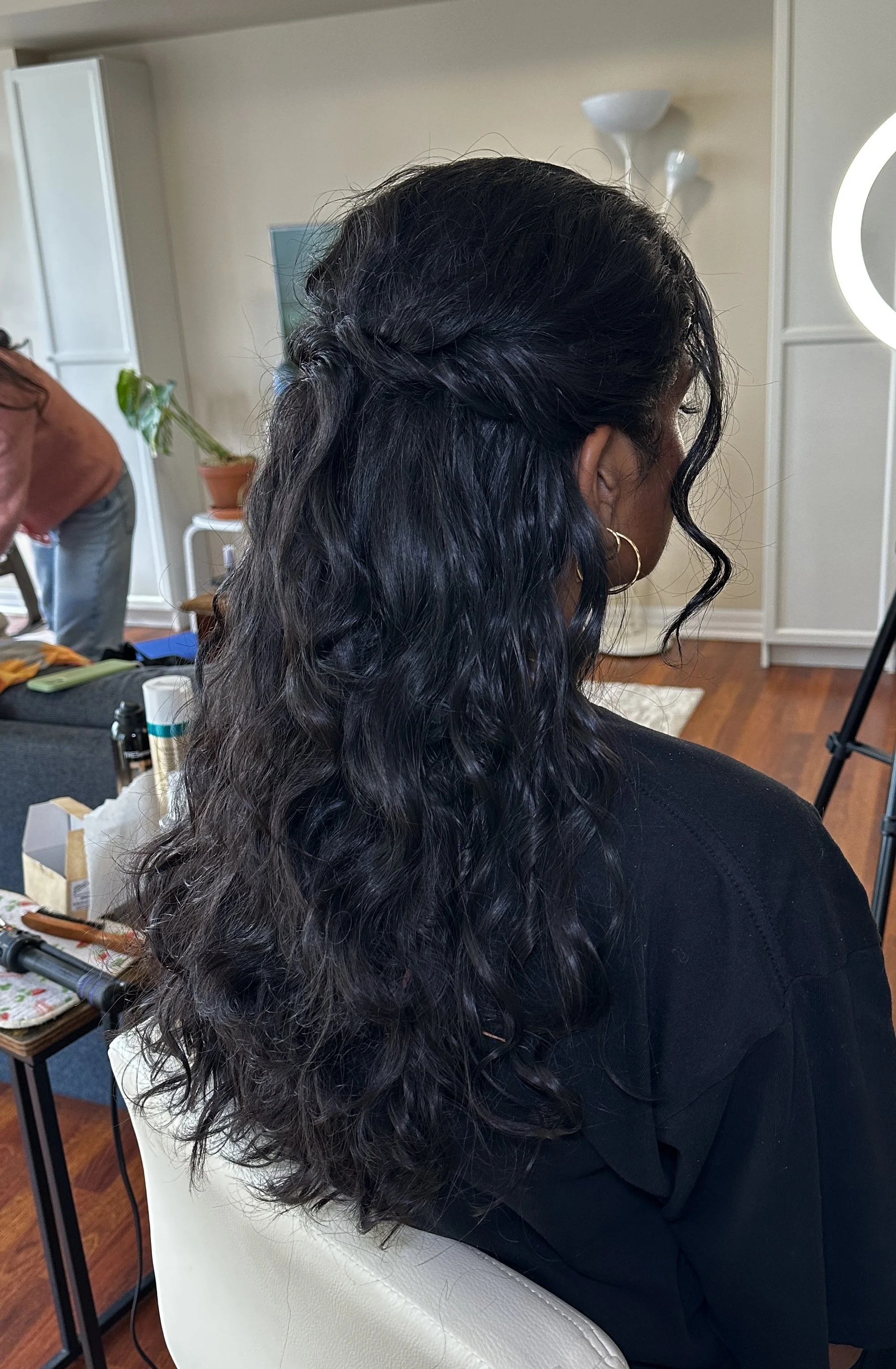Bridesmaid wearing a half-up, half-down hairstyle that embraces her natural curls.
