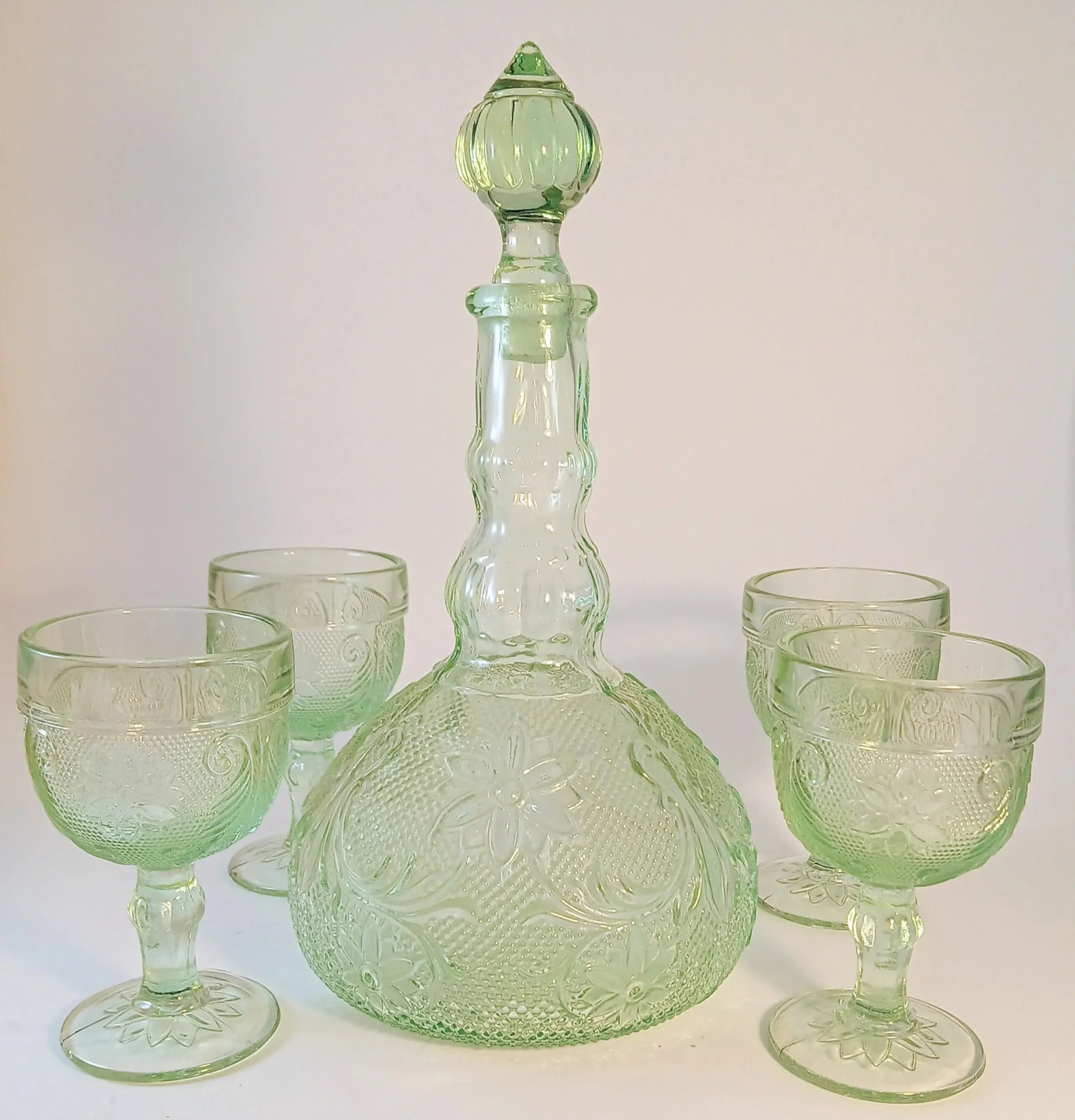 Indiana Glass Chantilly Green Liquor Decanter  w/4 Liqueur Glasses
