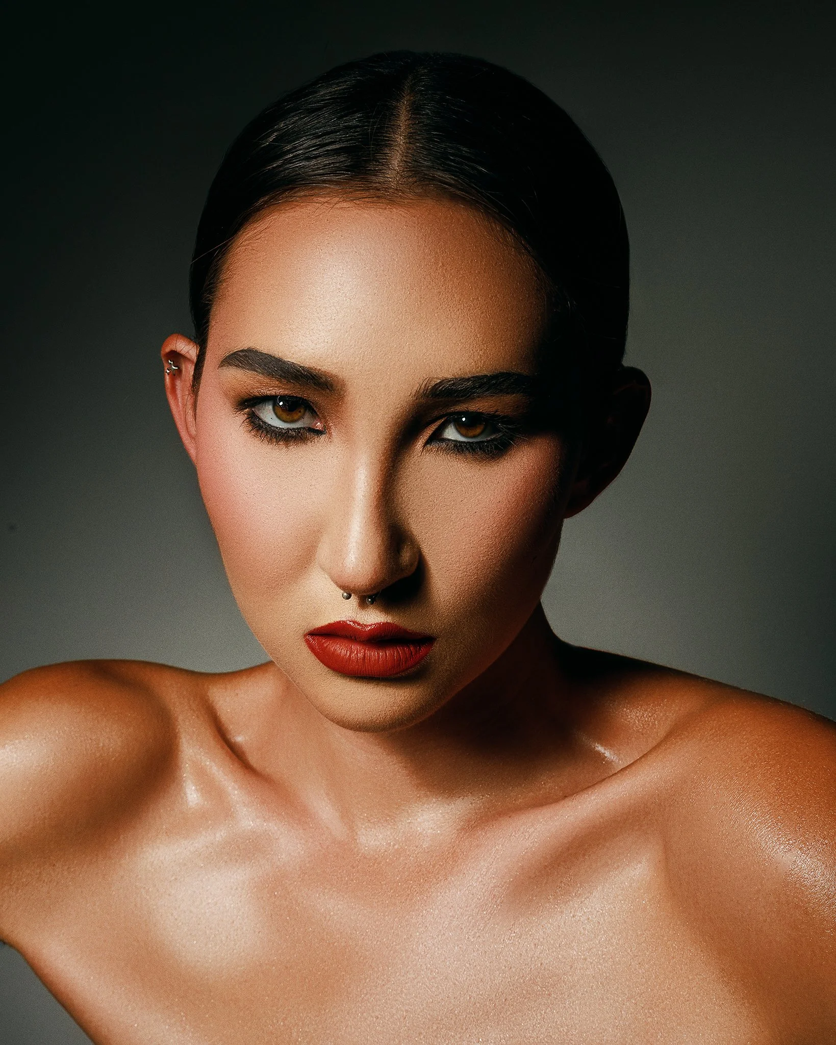 High-key beauty photography focusing on natural skin textures, subtle retouches, and clean light control—designed for skincare brand campaigns and commercial licensing.