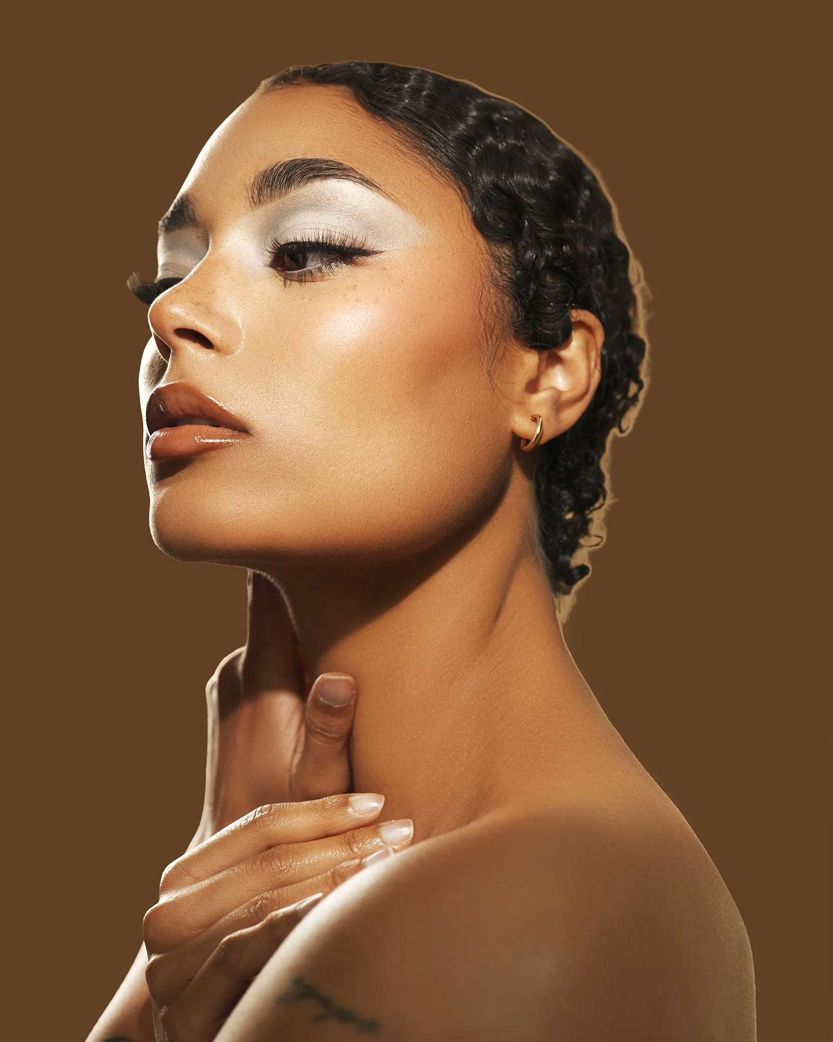 Precision lighting and color control built for beauty lookbooks, magazine editorials, and commercial advertising placements.