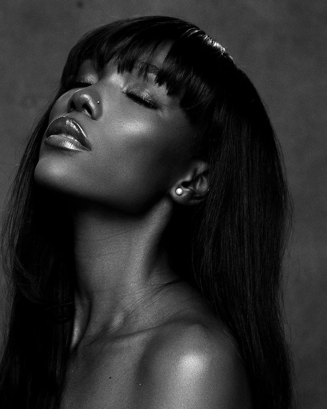 Precision lighting and color control built for beauty lookbooks, magazine editorials, and commercial advertising placements.
