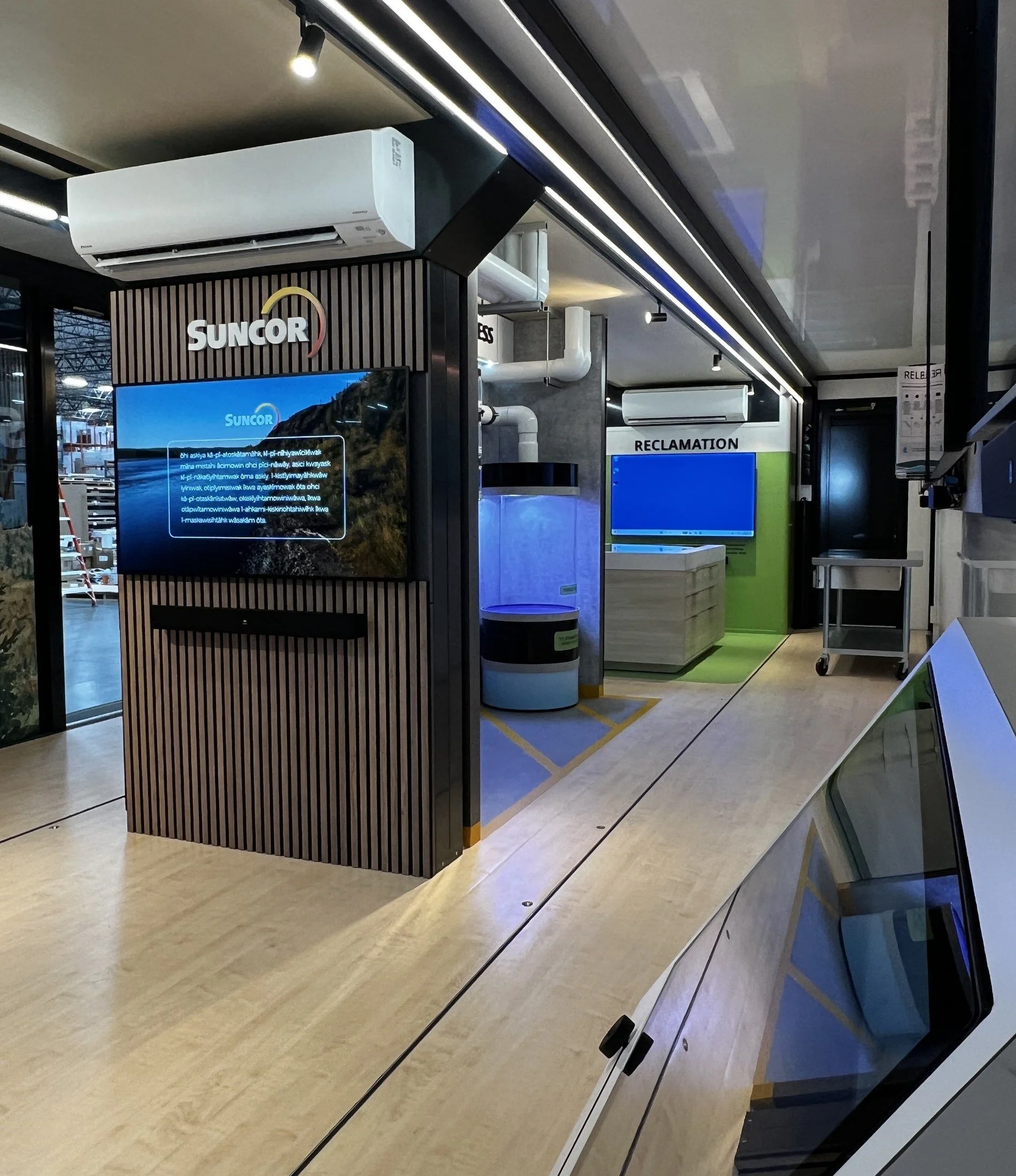 mobile-exhibit-trailer-04.jpg