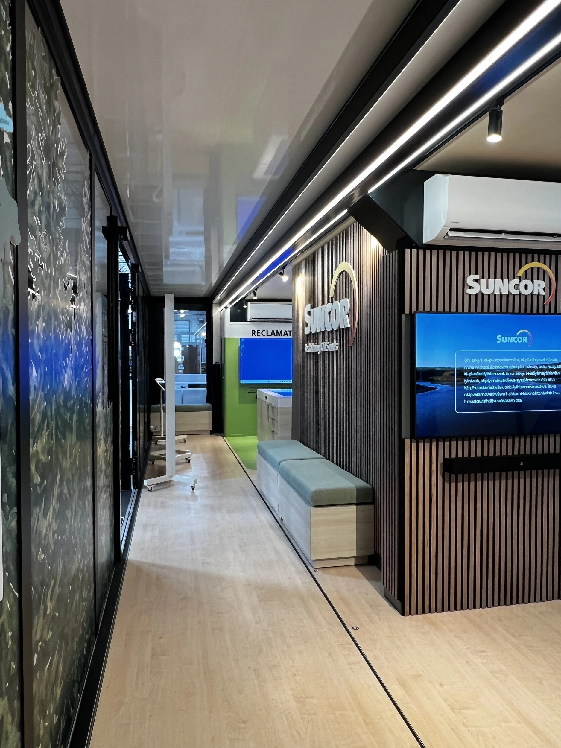 mobile-exhibit-trailer-05.jpg